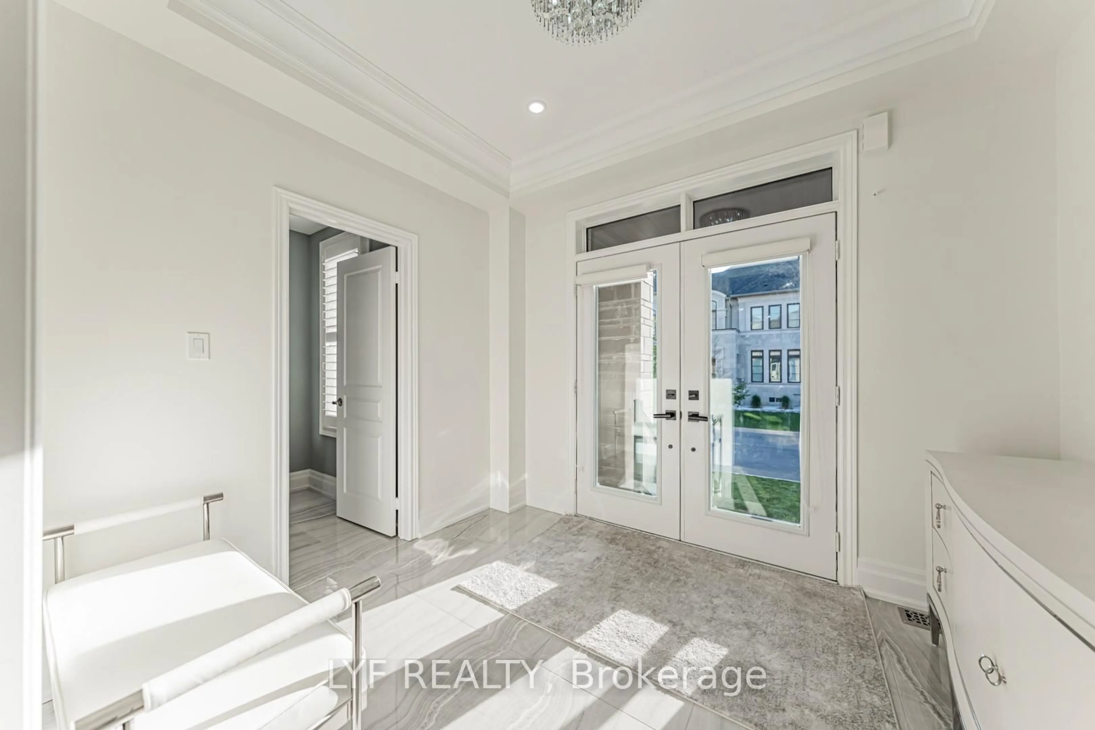 Indoor entryway for 7 Seager St, Richmond Hill Ontario L4S 0H1