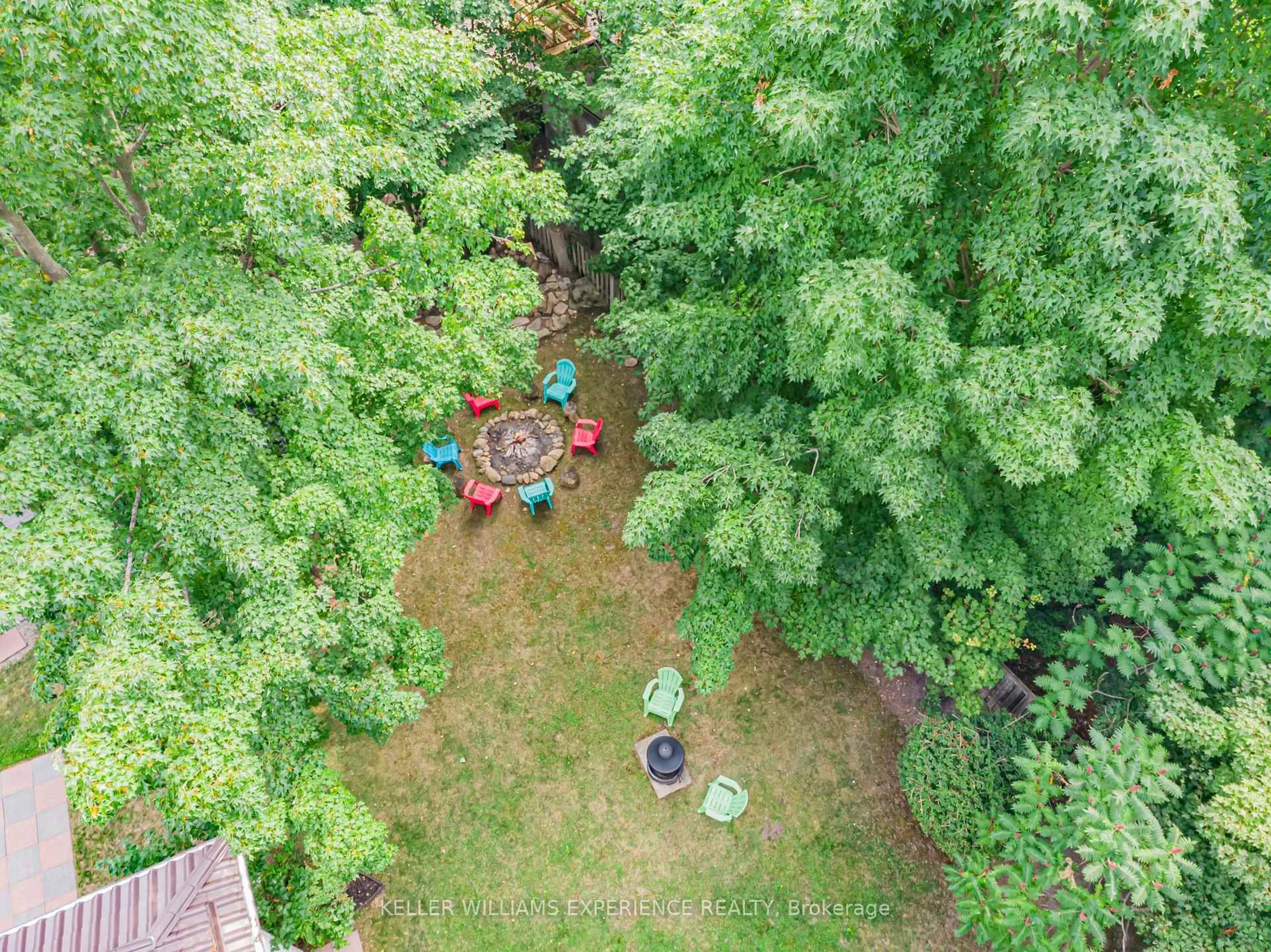 A pic from outside/outdoor area/front of a property/back of a property/a pic from drone, forest/trees view for 2030 Lilac Dr, Innisfil Ontario L9S 1Y9