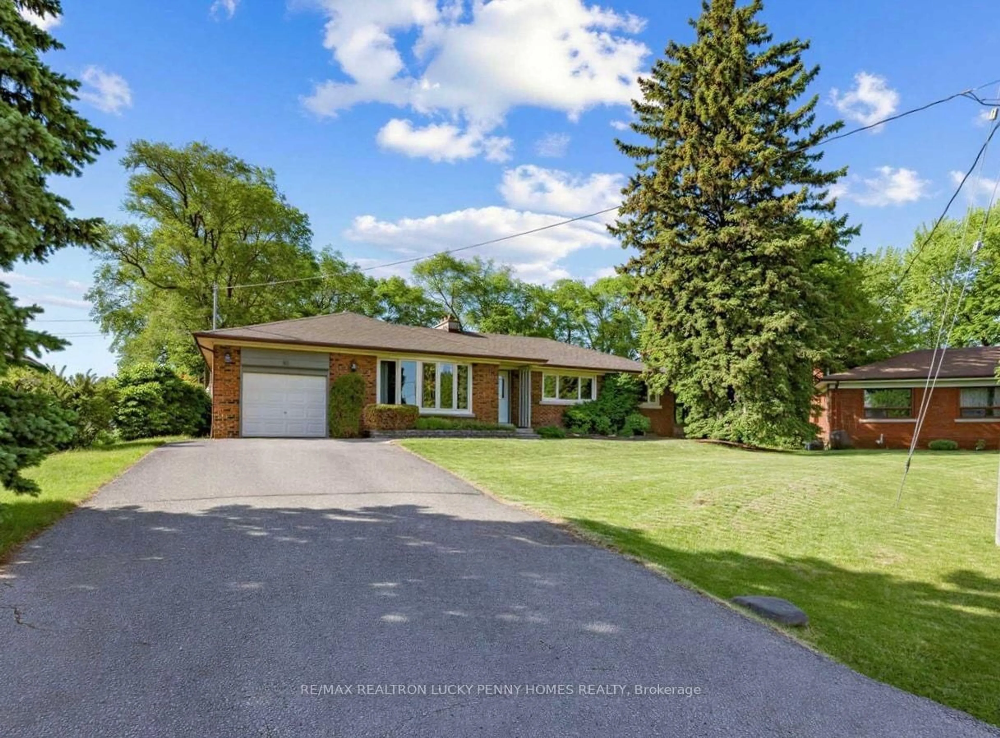 A pic from outside/outdoor area/front of a property/back of a property/a pic from drone, street for 57 Windridge Dr, Markham Ontario L3P 1T9