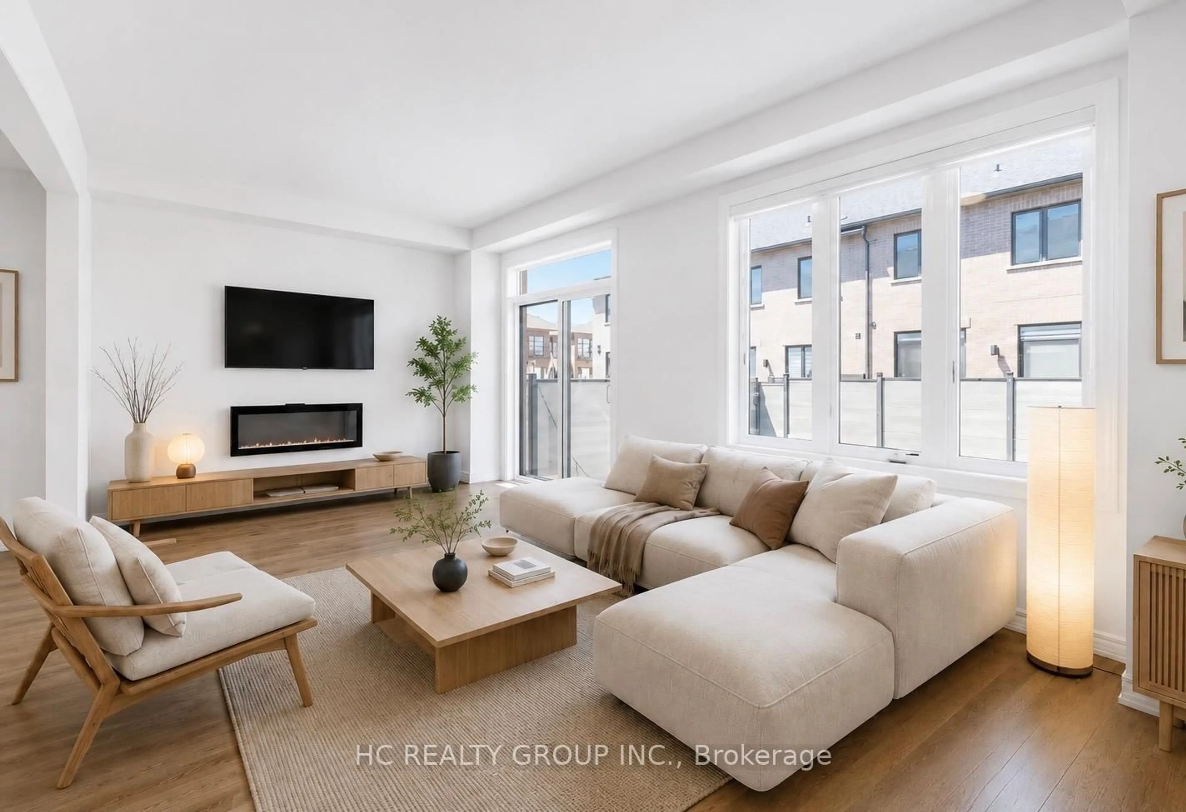 Living room with furniture, unknown for 8 Hewison Ave, Richmond Hill Ontario L4S 0J2