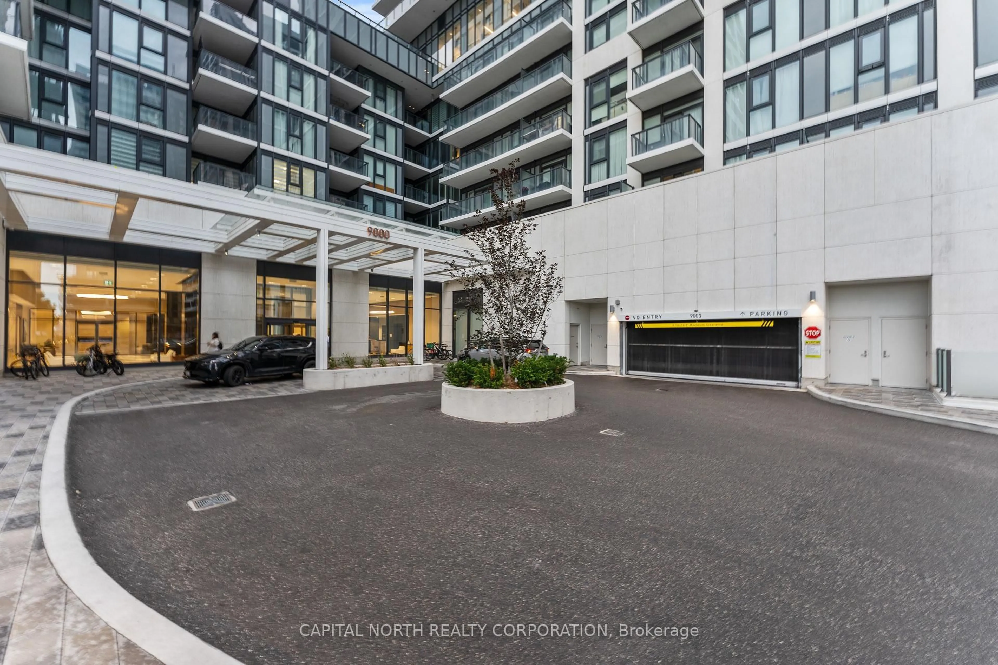Indoor foyer for 9000 Jane St #2002, Vaughan Ontario L4K 0M6