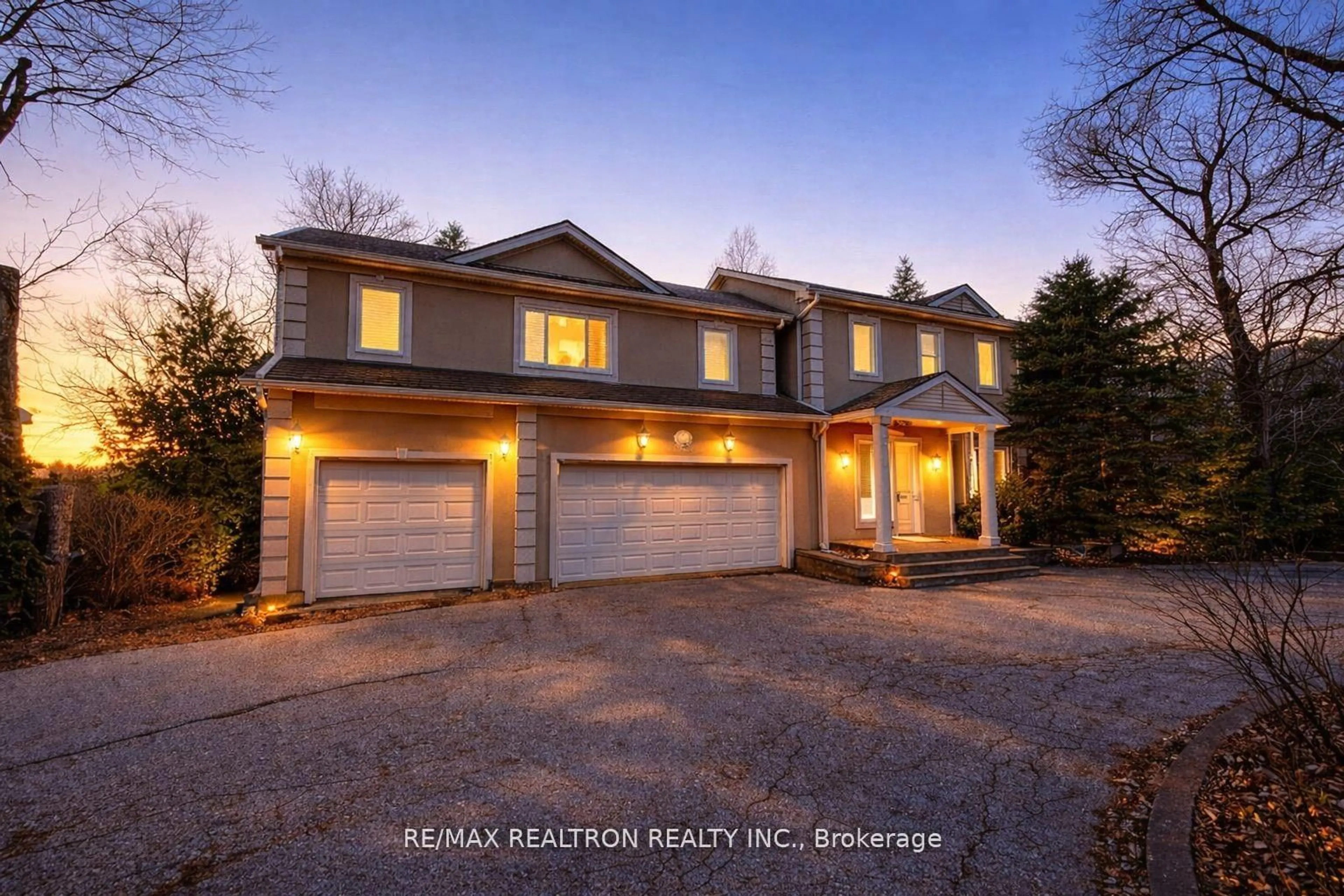 Home with brick exterior material, street for 142 Hillsview Dr, Richmond Hill Ontario L4C 1T2