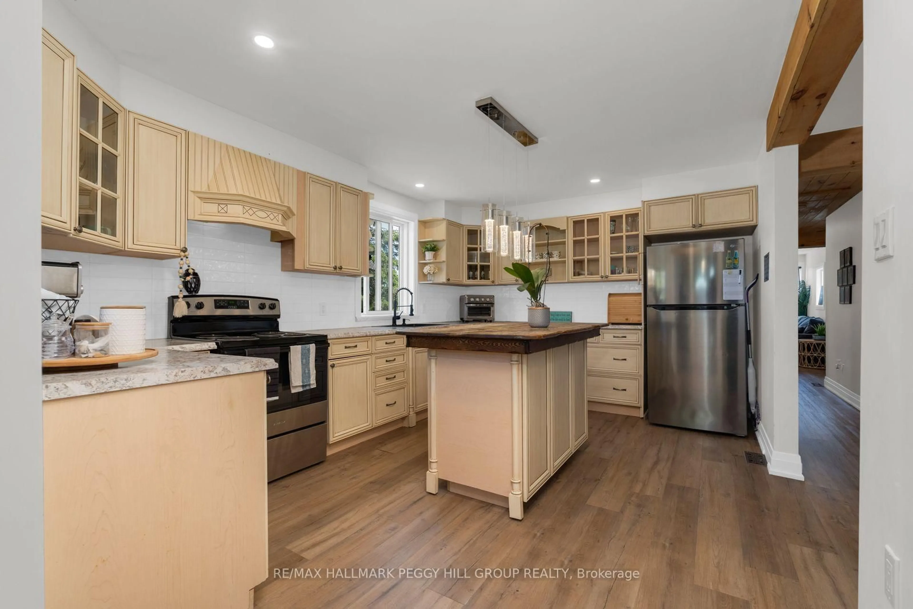 Open concept kitchen, wood/laminate floor for 8709 9th Line, Essa Ontario L0M 1T0