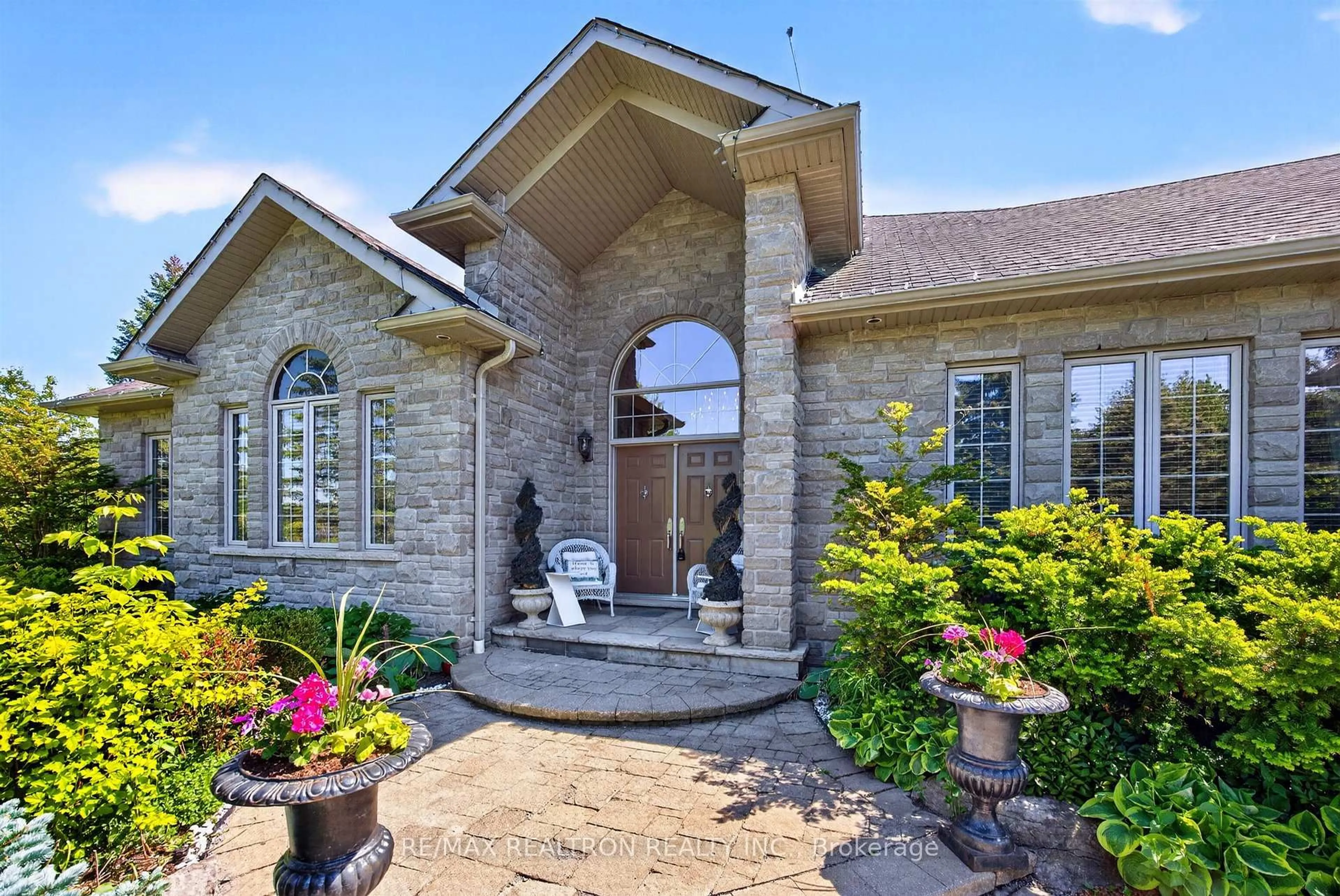 Home with brick exterior material, unknown for 23 Fairbairn Gate, East Gwillimbury Ontario L0G 1R0