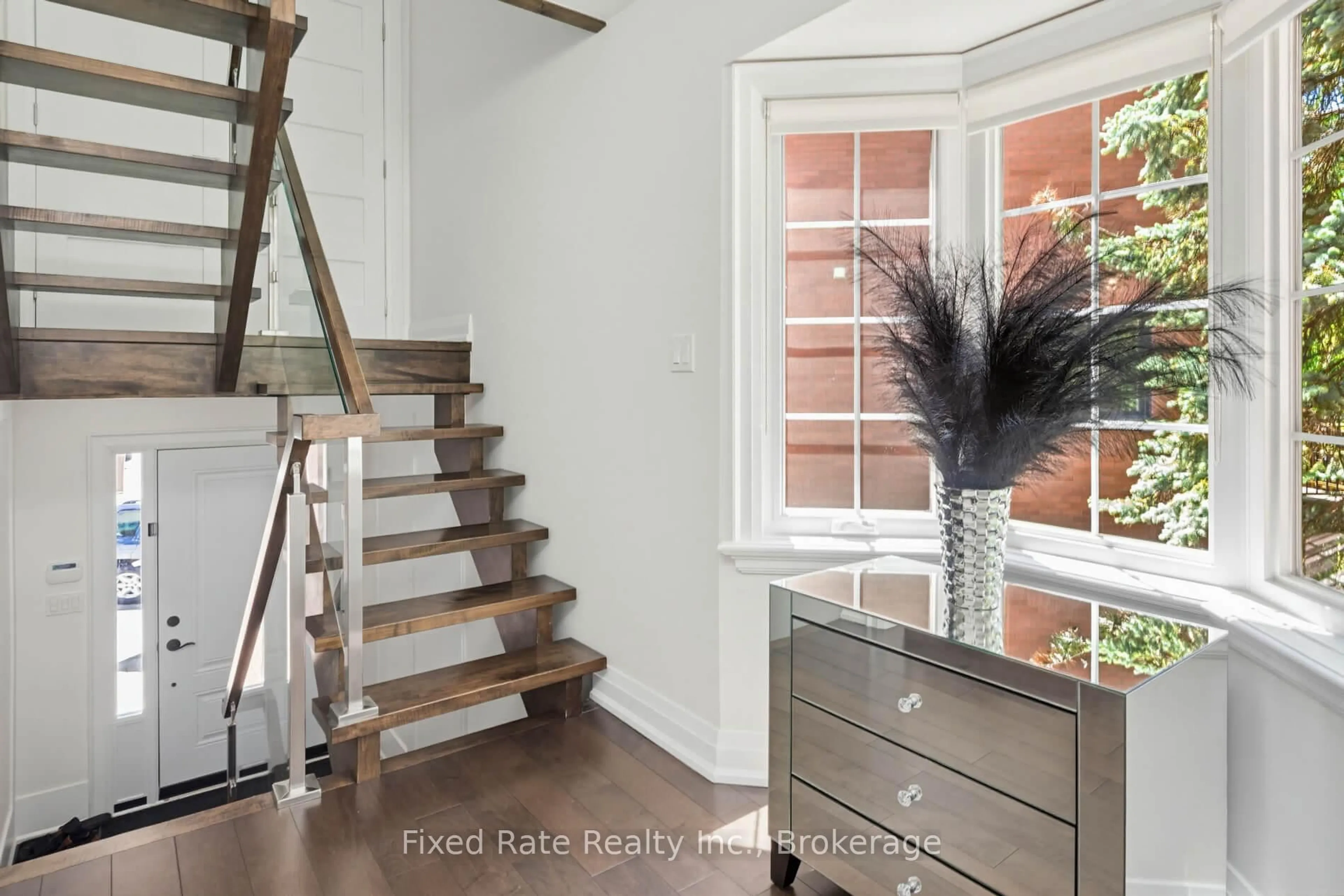 Indoor entryway for 8050 Islington Ave #13, Vaughan Ontario L4L 1W5