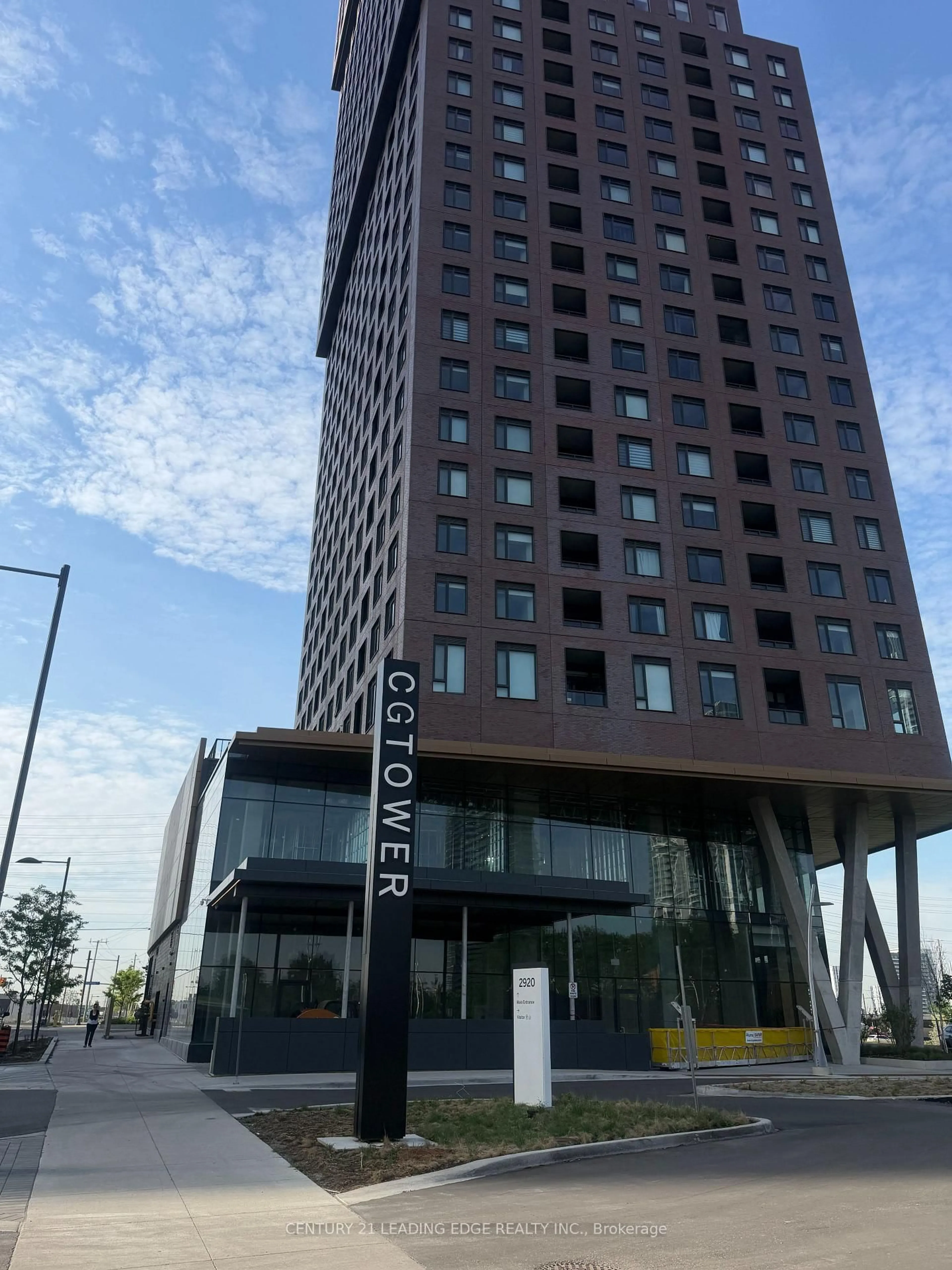Indoor foyer for 2920 Highway 7 Rd #512, Vaughan Ontario L4K 0P4