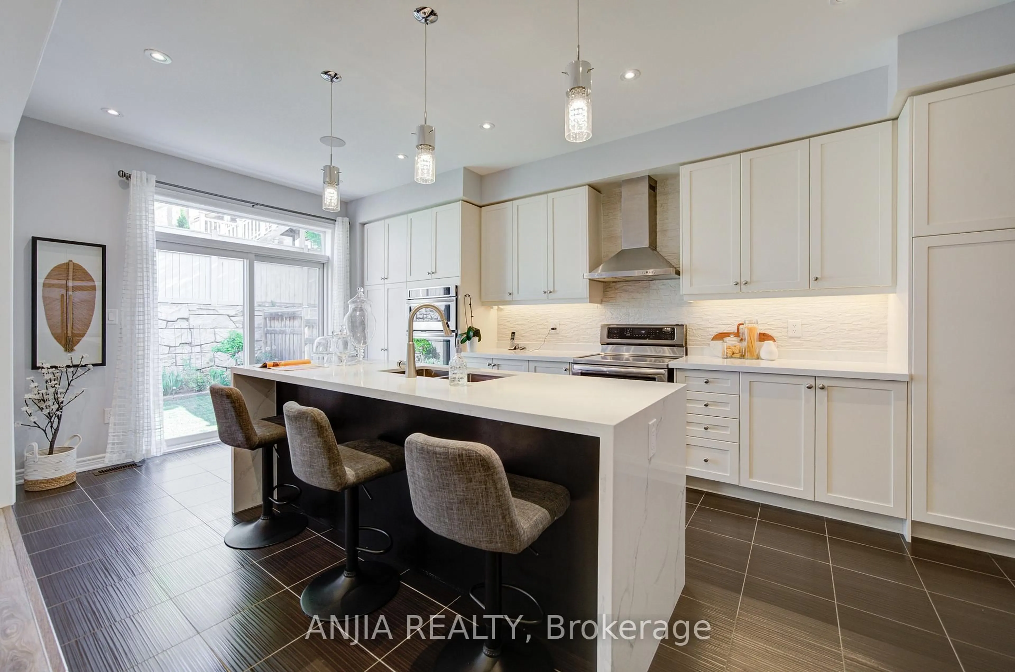 Open concept kitchen, ceramic/tile floor for 8 Beckett Ave, Markham Ontario L6C 0N5