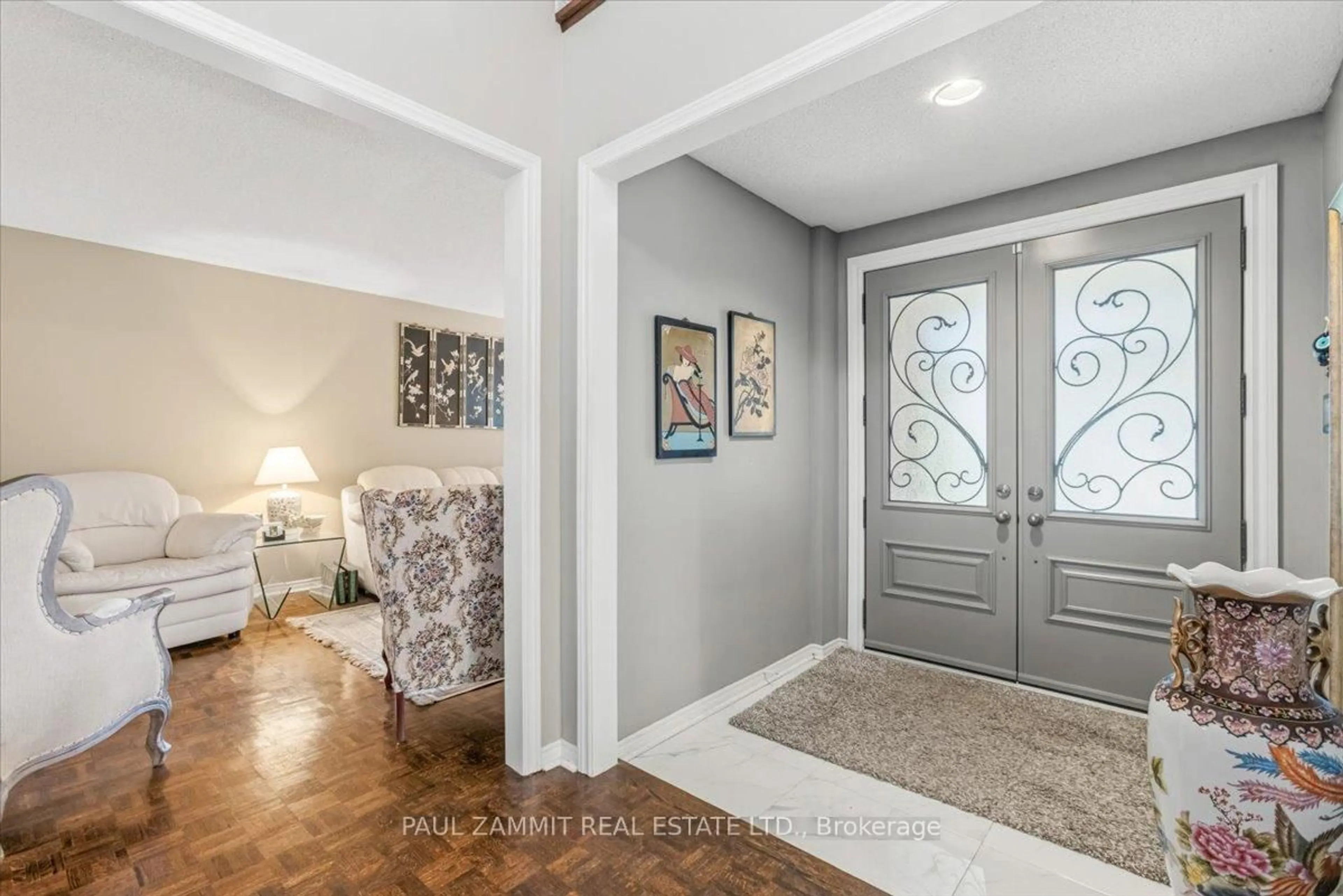 Indoor entryway for 236 Green Lane, Markham Ontario L3T 7H7