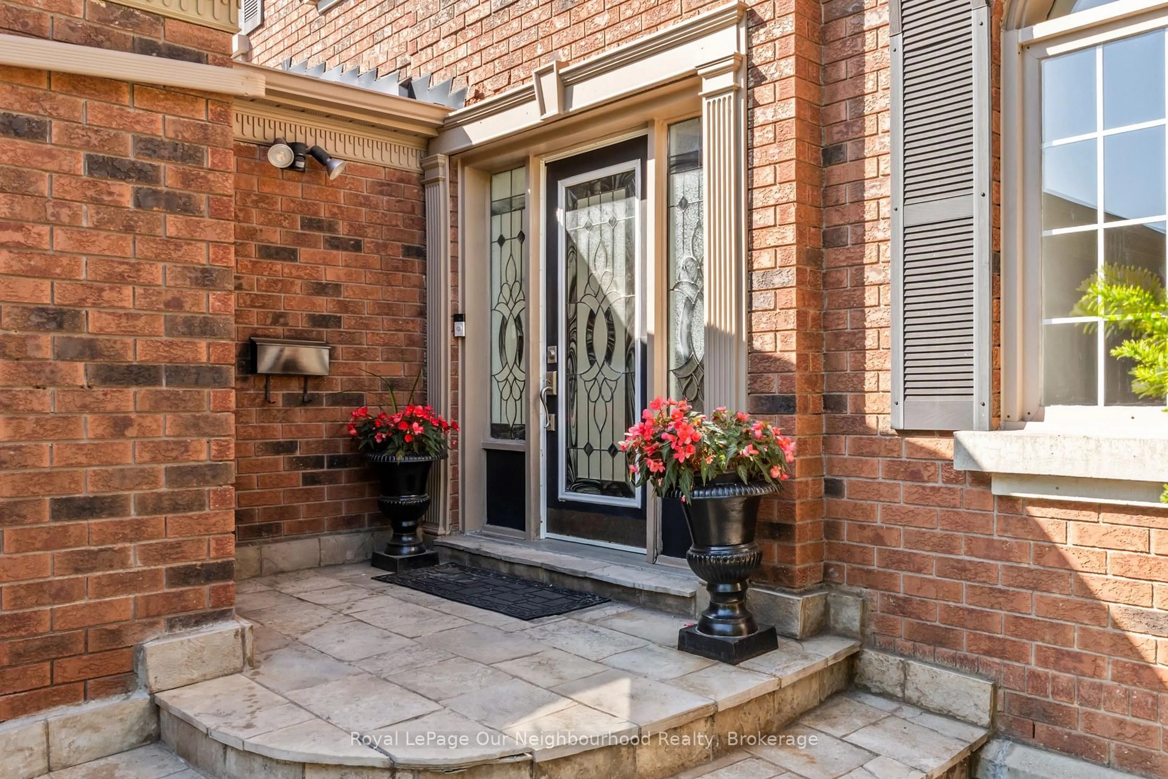 Indoor entryway for 44 Gatcombe Circ, Richmond Hill Ontario L4C 9P5