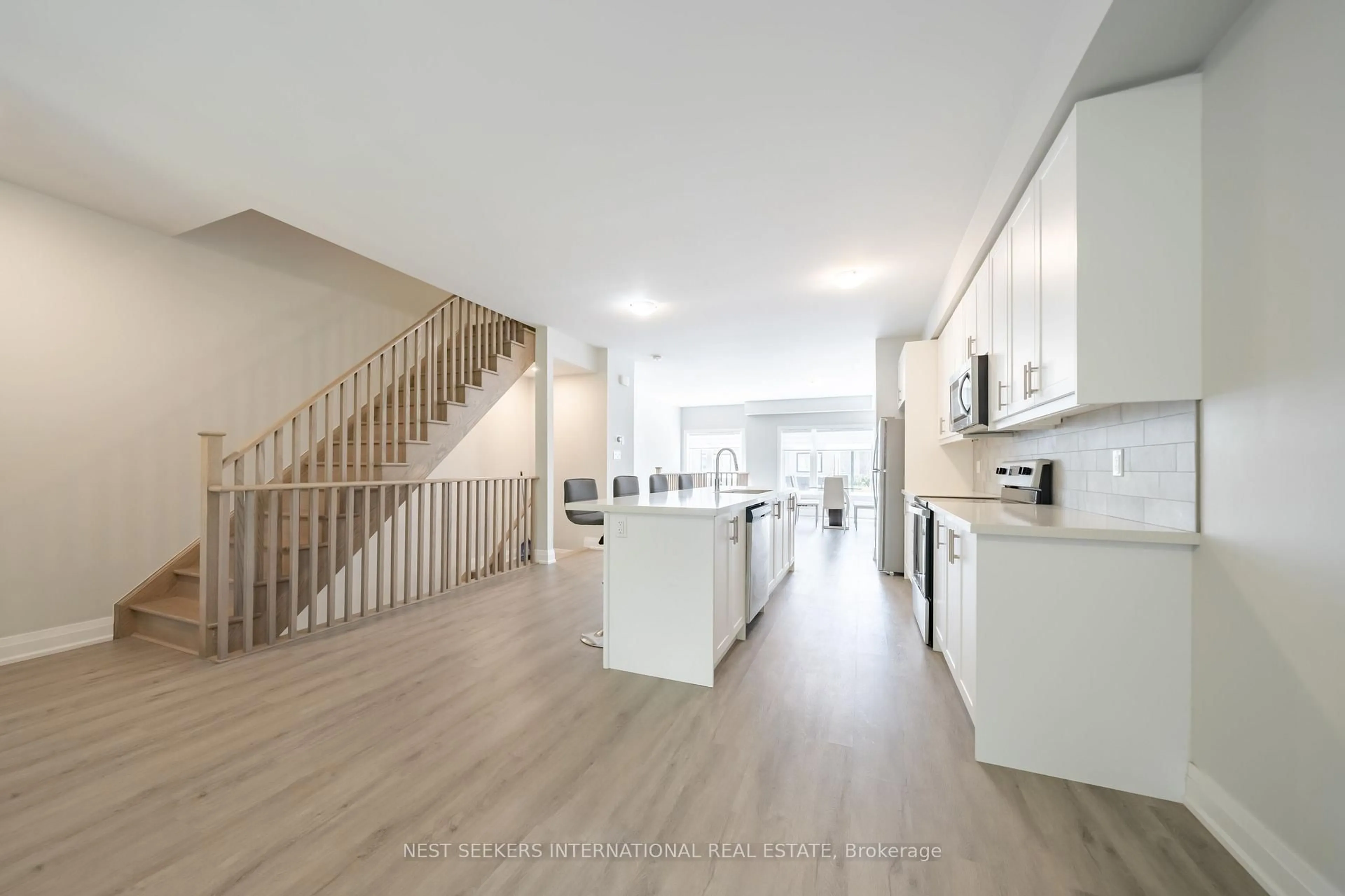 Open concept kitchen, wood/laminate floor for 1486 Purchase Pl, Innisfil Ontario L0L 1W0