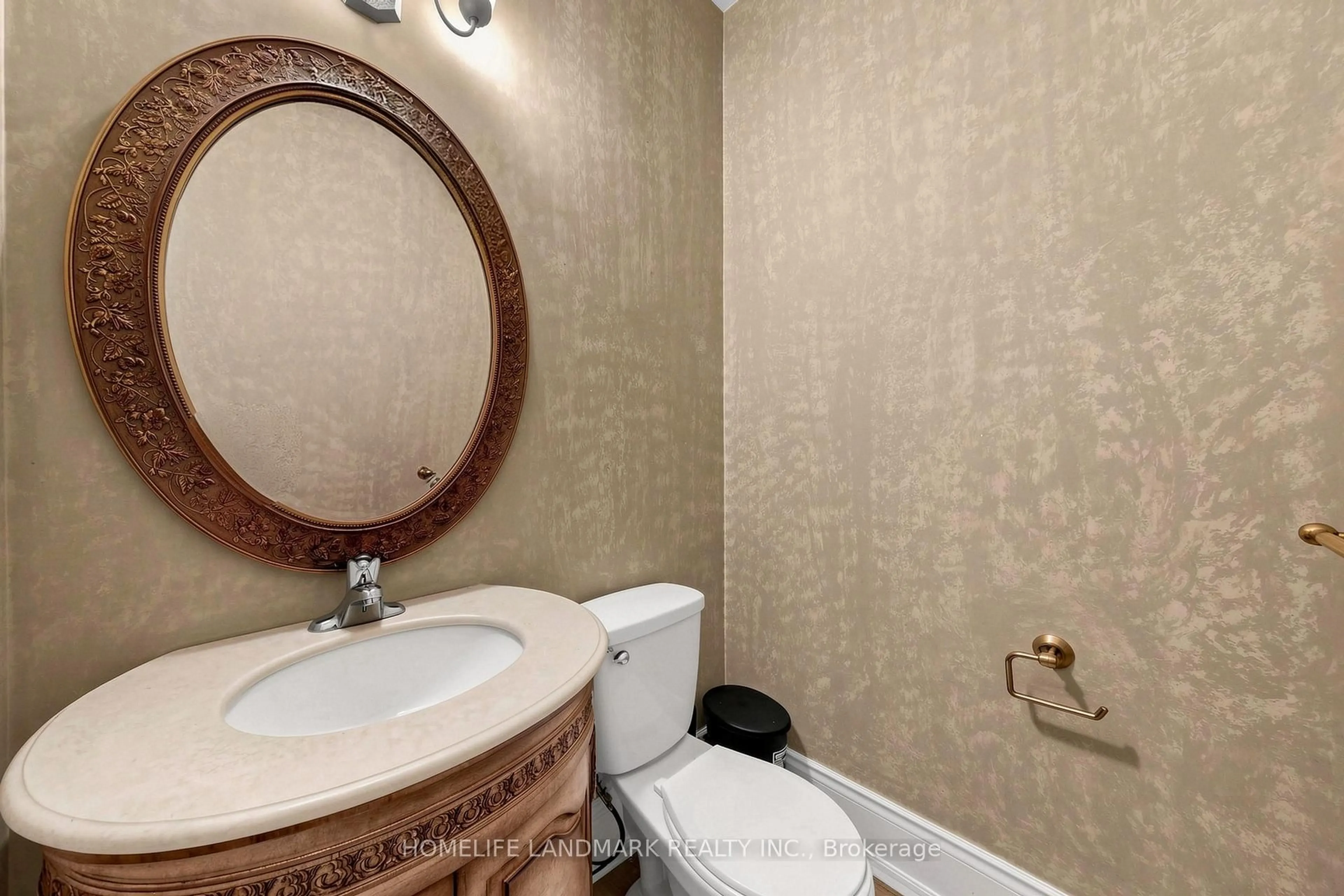 Standard bathroom, ceramic/tile floor for 209 Redstone Rd, Richmond Hill Ontario L4S 2E2
