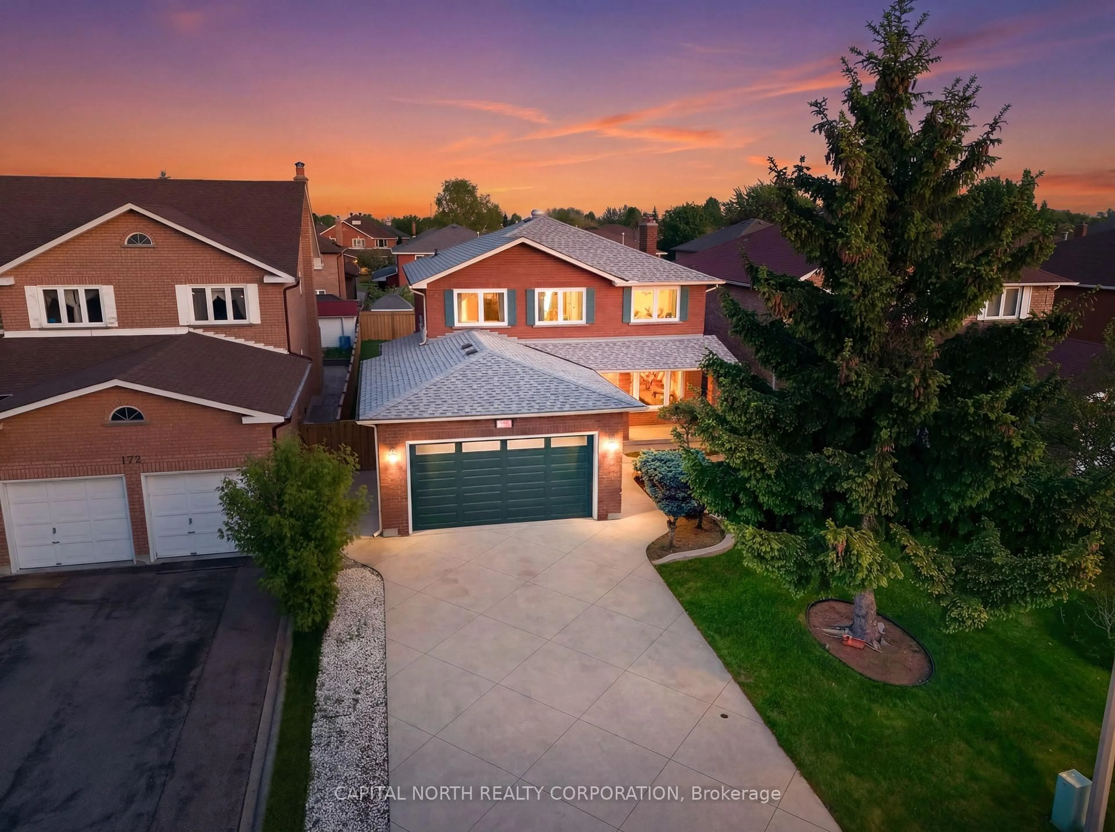 A pic from outside/outdoor area/front of a property/back of a property/a pic from drone, street for 168 Valleyway Cres, Vaughan Ontario L6A 1K7