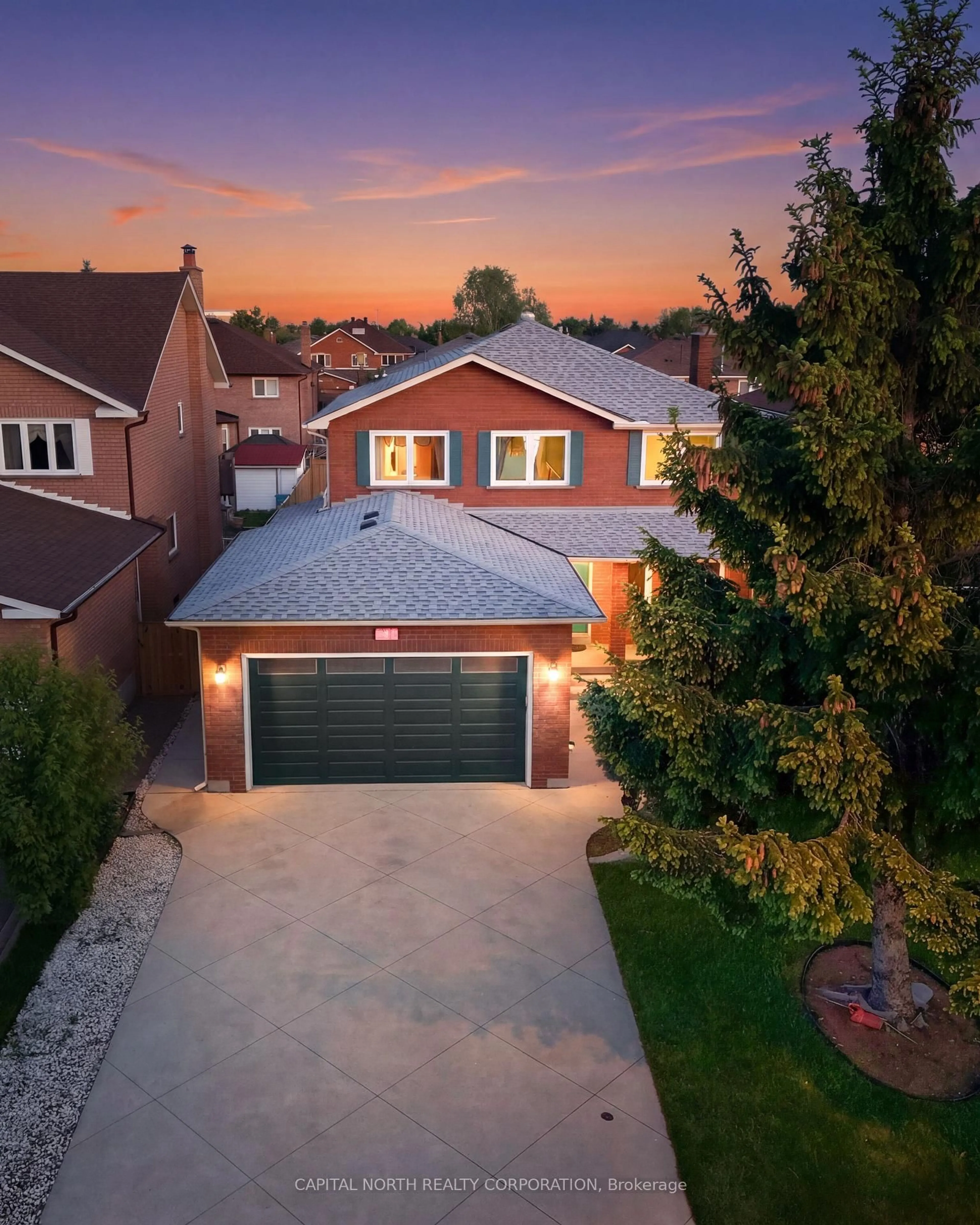 A pic from outside/outdoor area/front of a property/back of a property/a pic from drone, street for 168 Valleyway Cres, Vaughan Ontario L6A 1K7