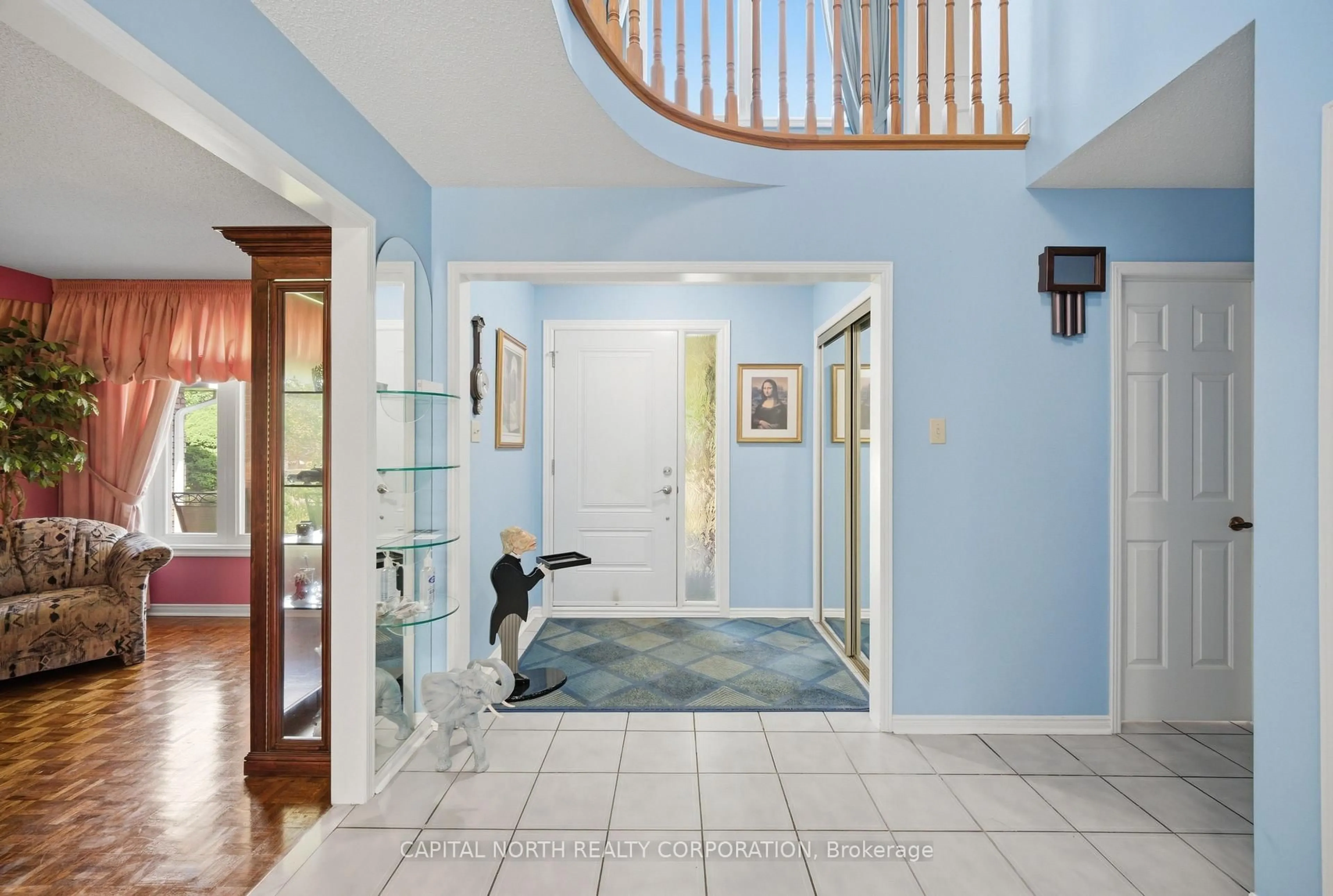 Indoor entryway for 168 Valleyway Cres, Vaughan Ontario L6A 1K7