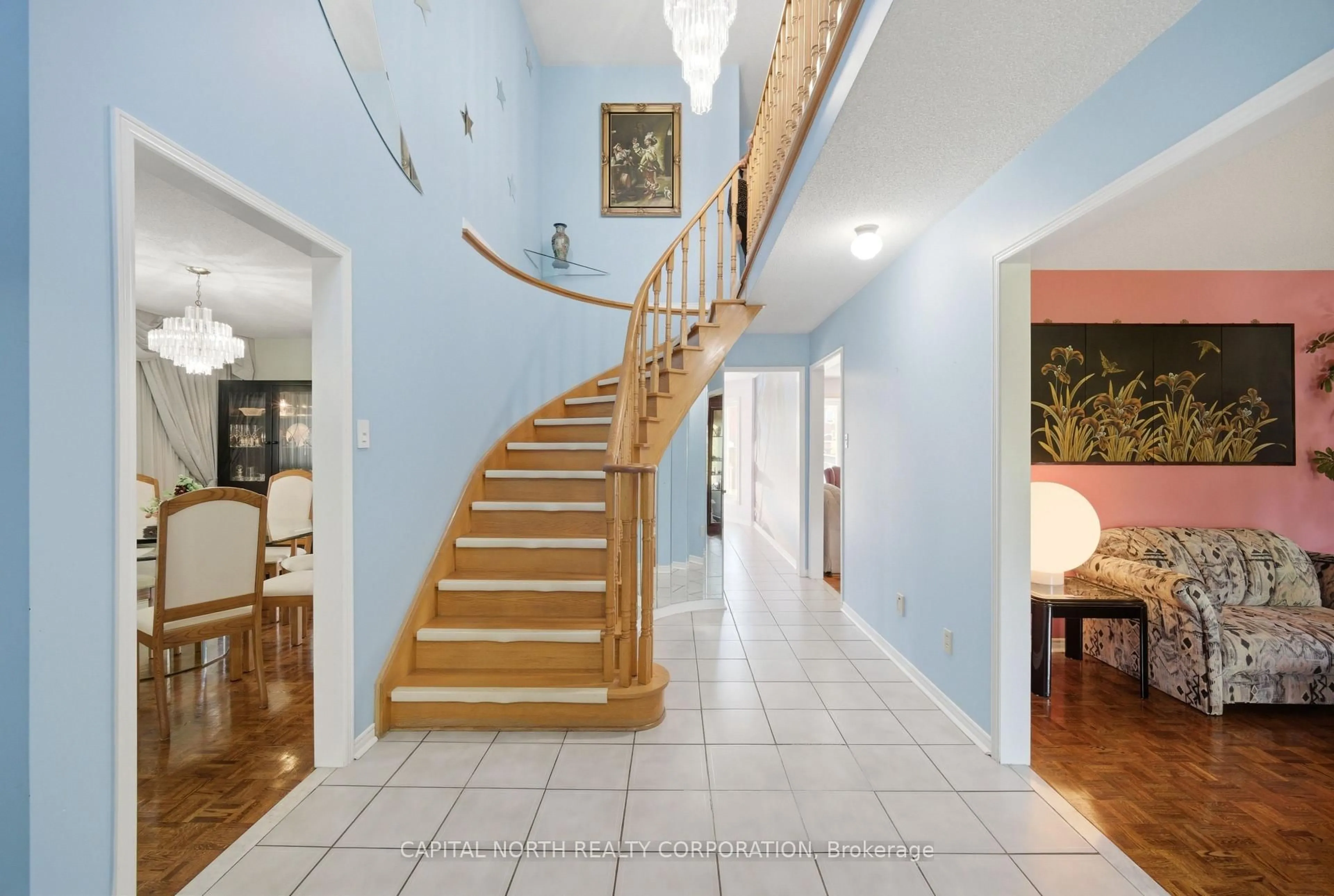 Indoor foyer for 168 Valleyway Cres, Vaughan Ontario L6A 1K7