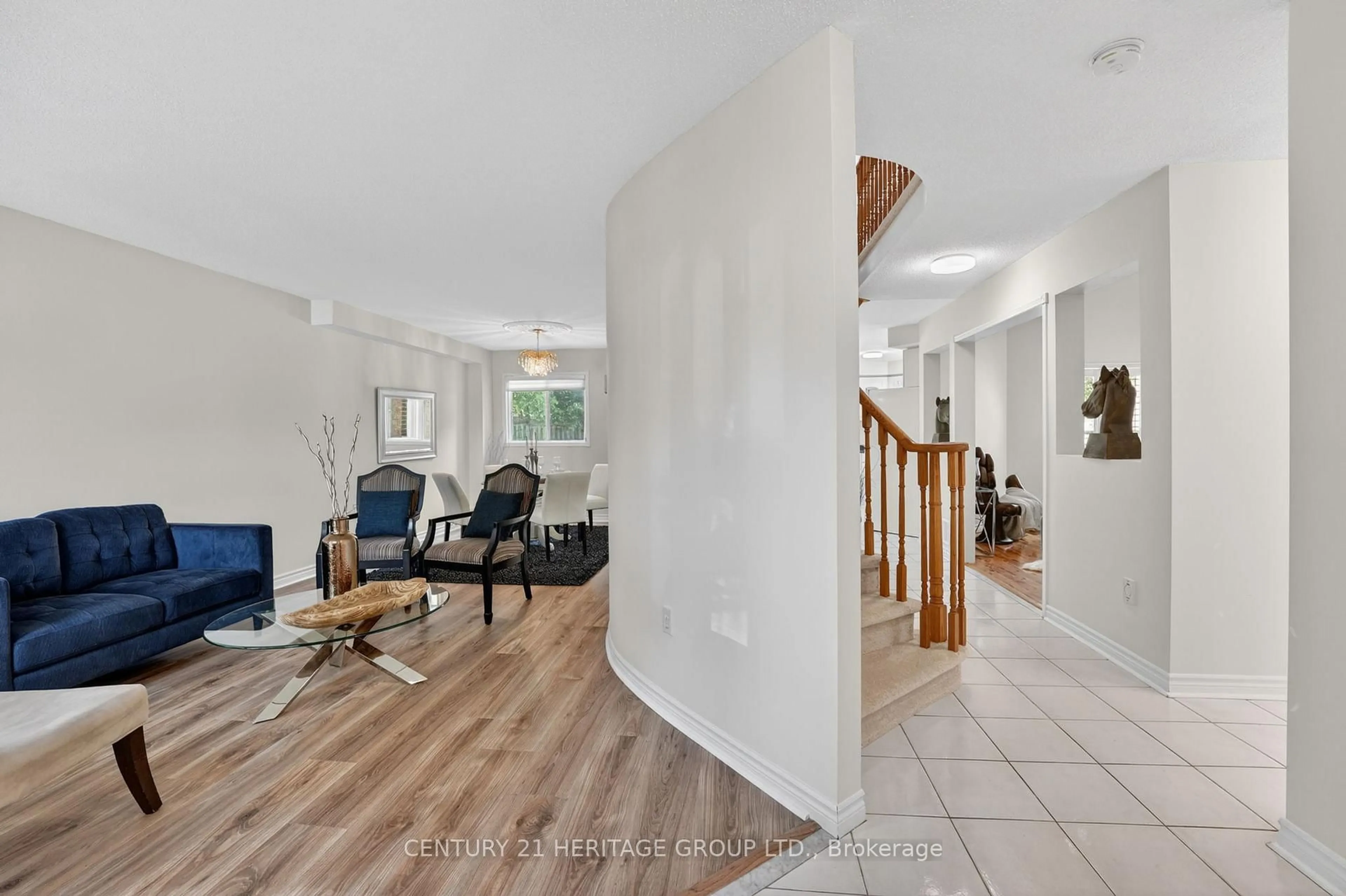 Indoor foyer for 130 Fletcher St, Bradford West Gwillimbury Ontario L3Z 2Y9