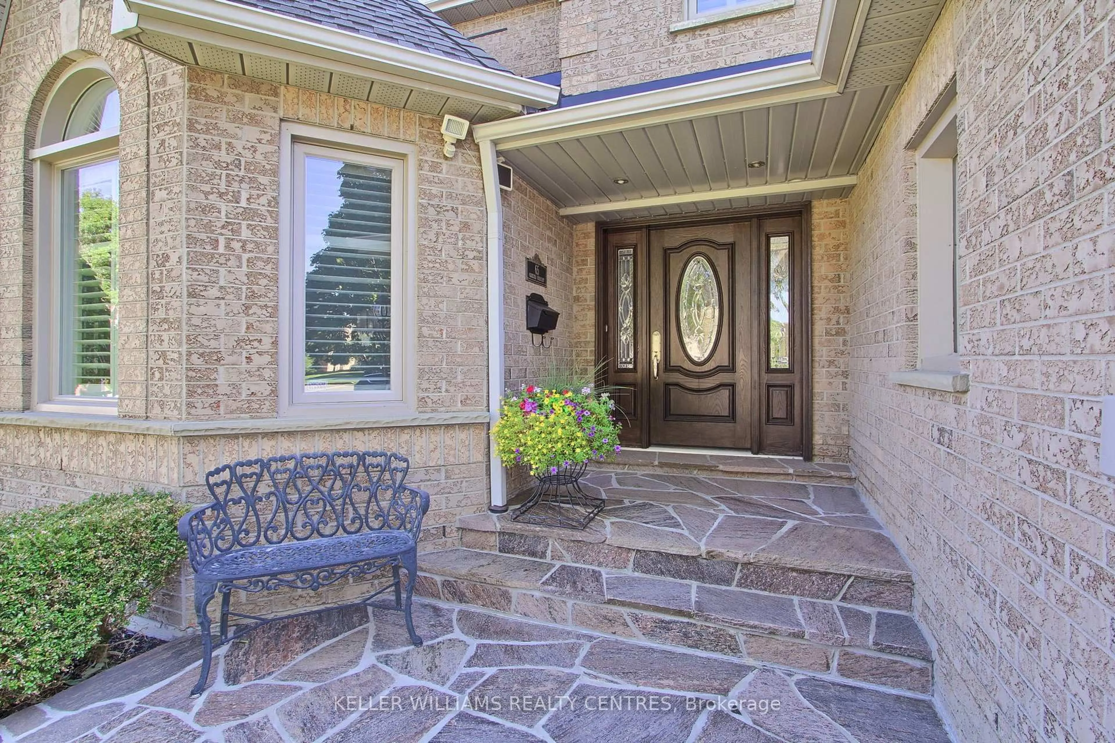 Indoor entryway for 65 Carlyle Cres, Aurora Ontario L4G 6P7