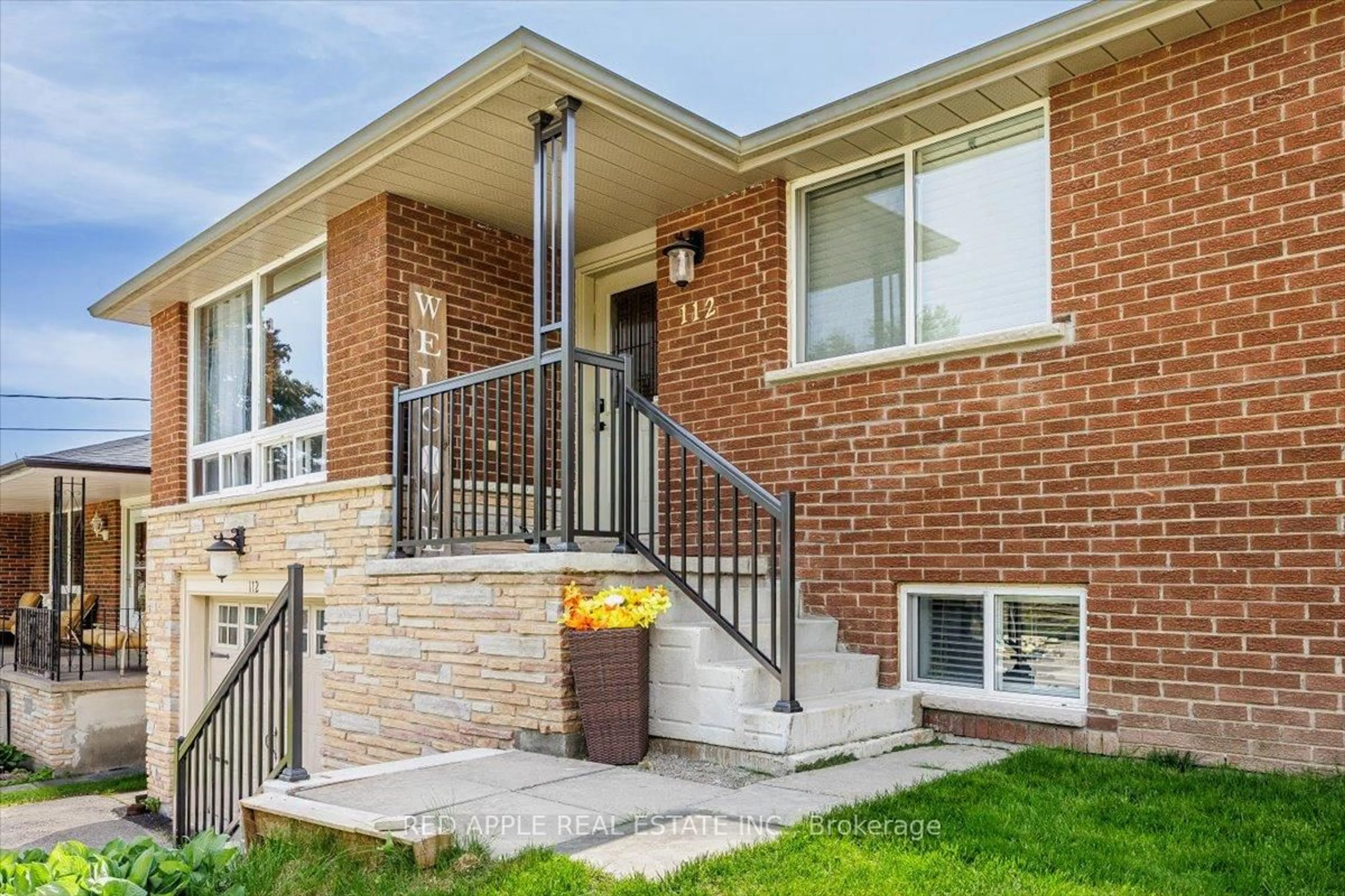 Home with brick exterior material, street for 112 Luxury Ave, Bradford West Gwillimbury Ontario L3Z 1T4