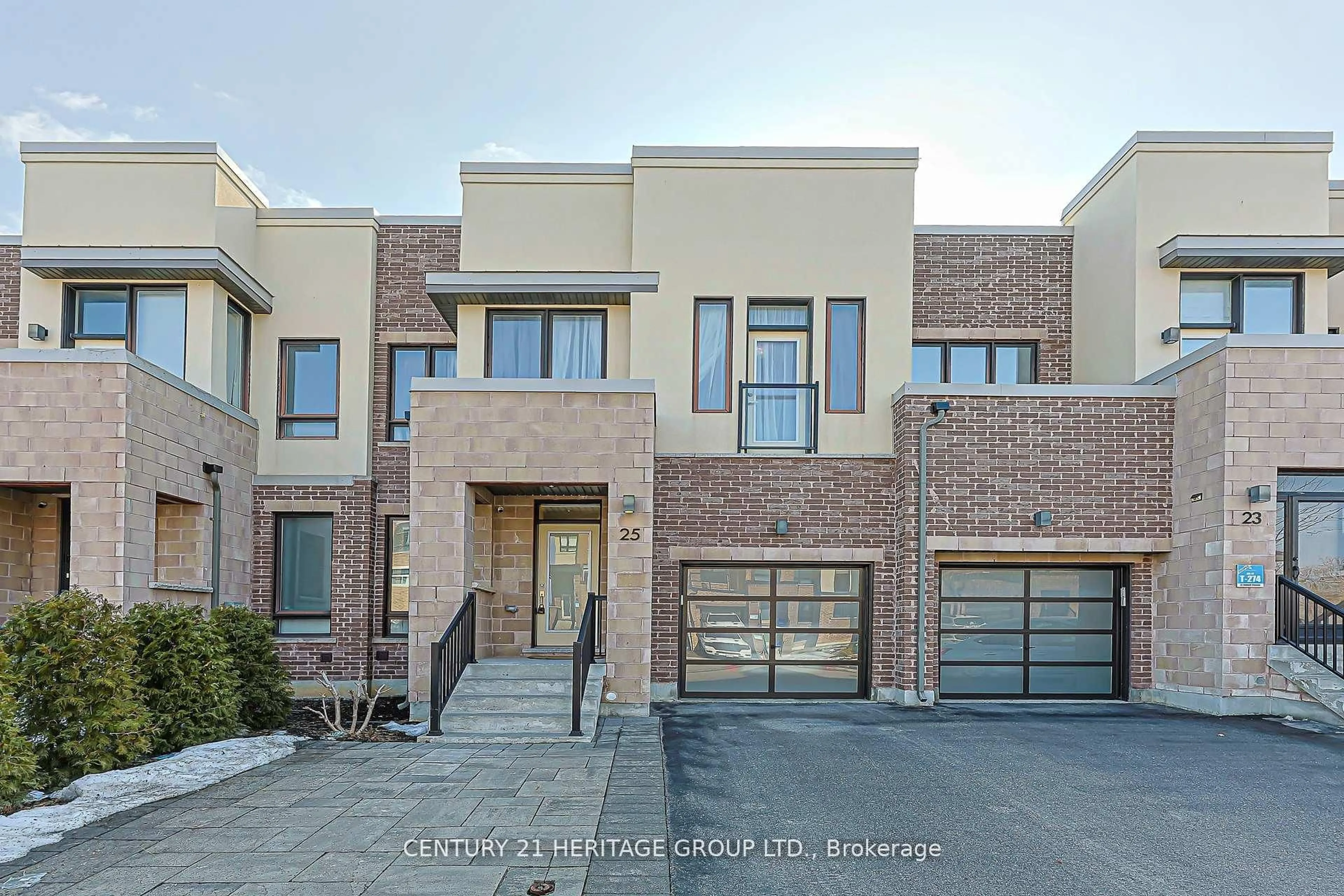 Home with brick exterior material, street for 25 Helliwell Cres, Richmond Hill Ontario L4E 1C7