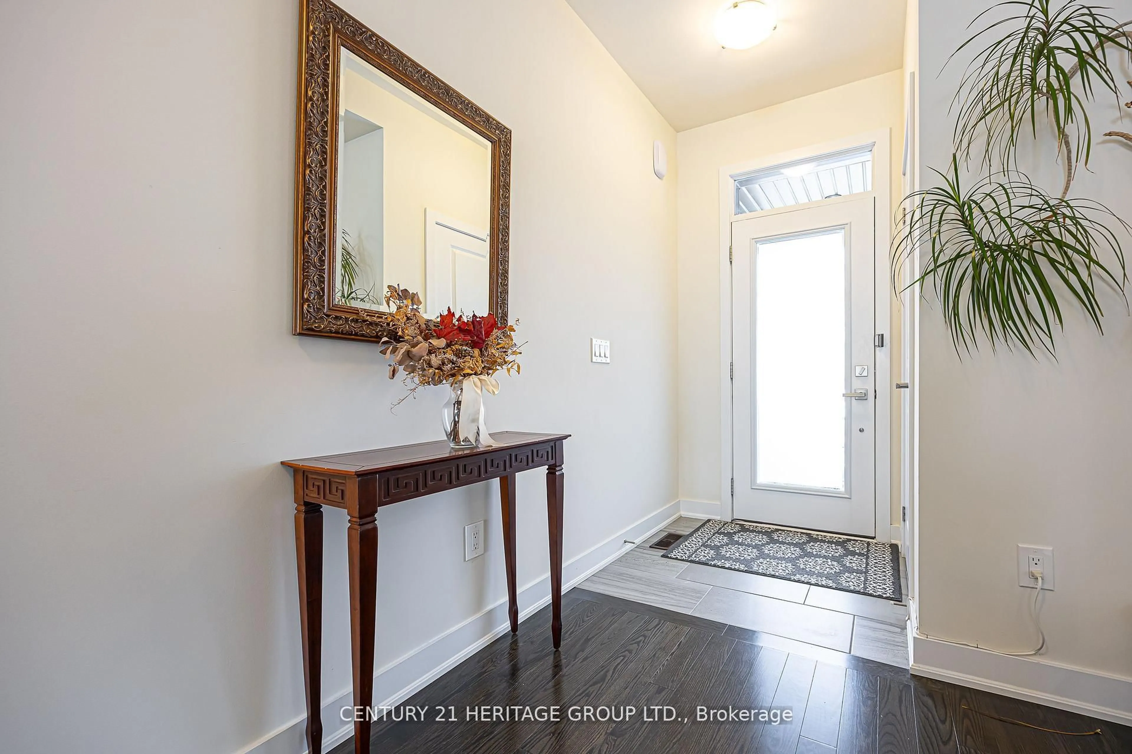 Indoor entryway for 25 Helliwell Cres, Richmond Hill Ontario L4E 1C7