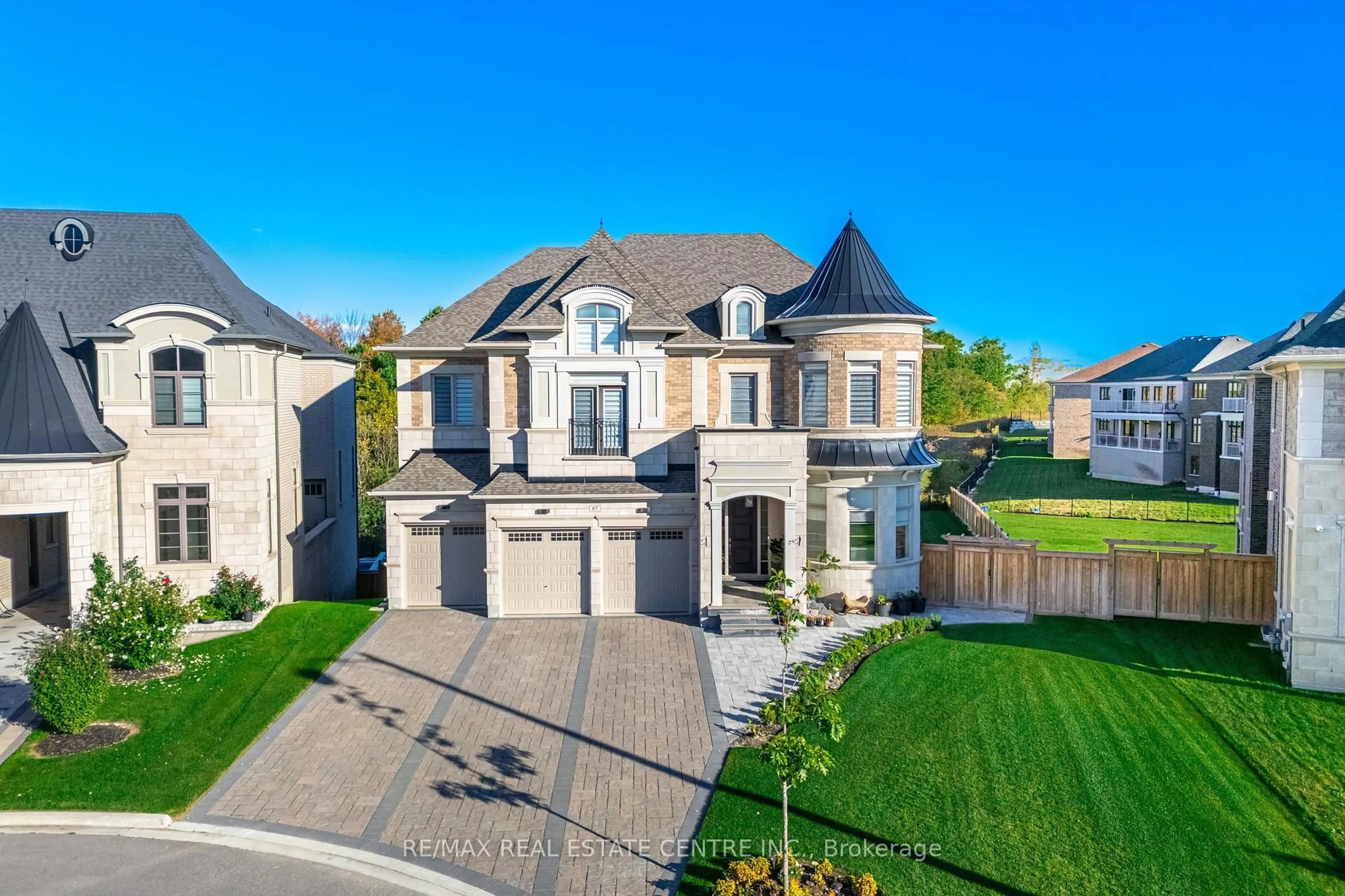 A pic from outside/outdoor area/front of a property/back of a property/a pic from drone, street for 67 Rolling Green Crt, Vaughan Ontario L4H 4K7