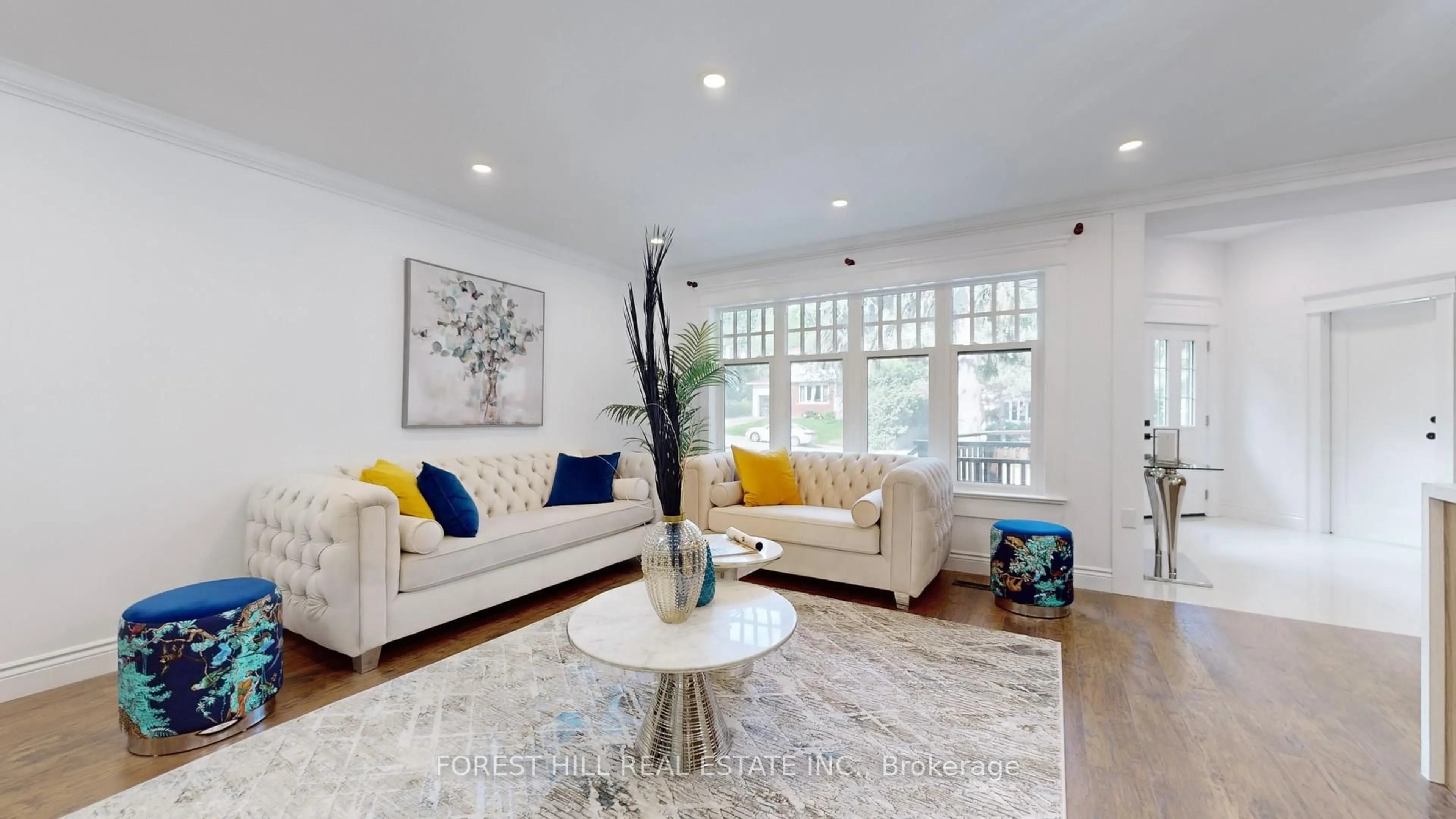 Living room with furniture, unknown for 60 Hillview Dr, Newmarket Ontario L3Y 4H9