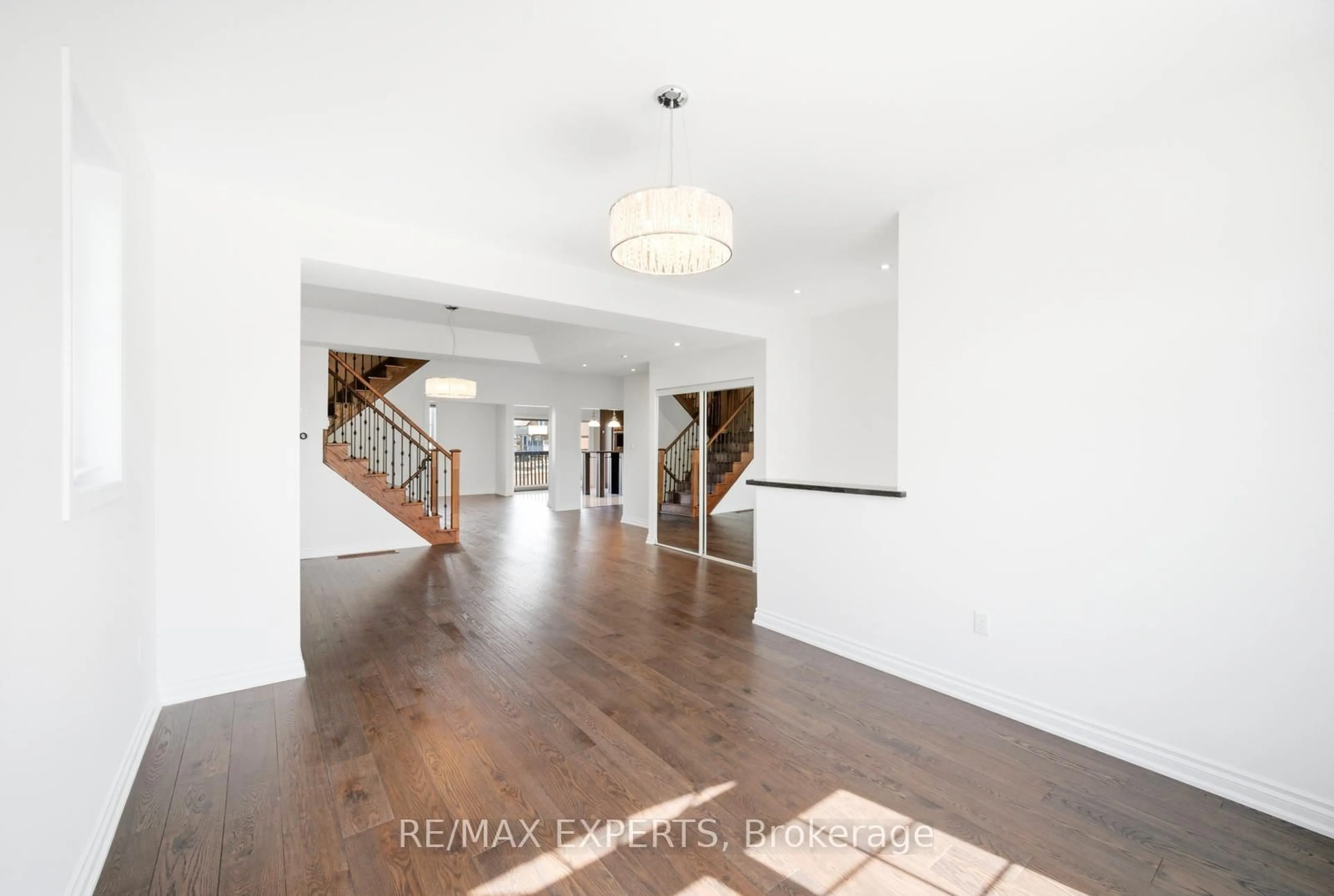 Indoor entryway for 2071 Gibson St, Innisfil Ontario L9S 4B7