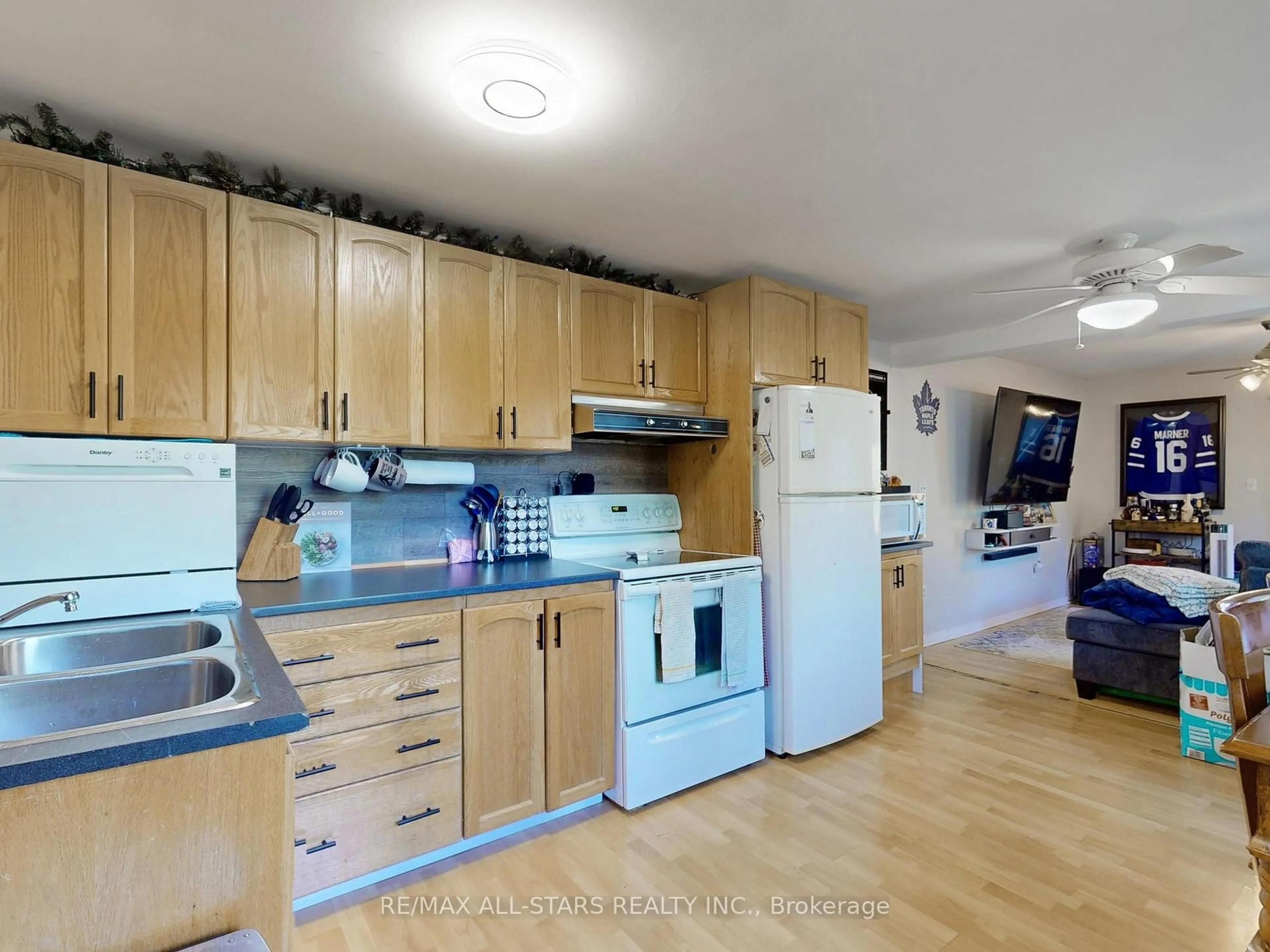 Unknown for 40 Riverglen Dr, Georgina Ontario L4P 2R1