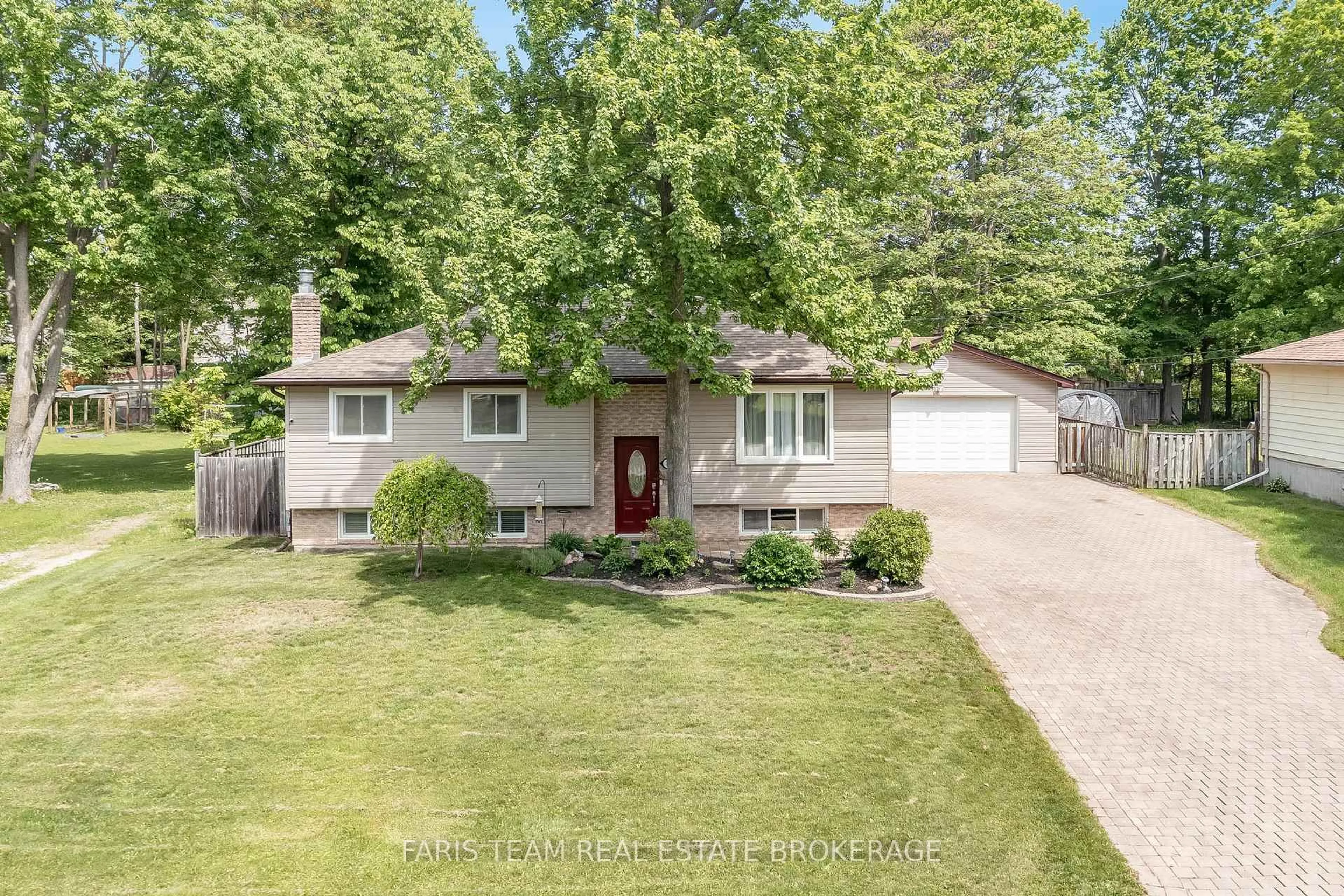 Home with vinyl exterior material, street for 730 Trinity St, Innisfil Ontario L9S 2G8