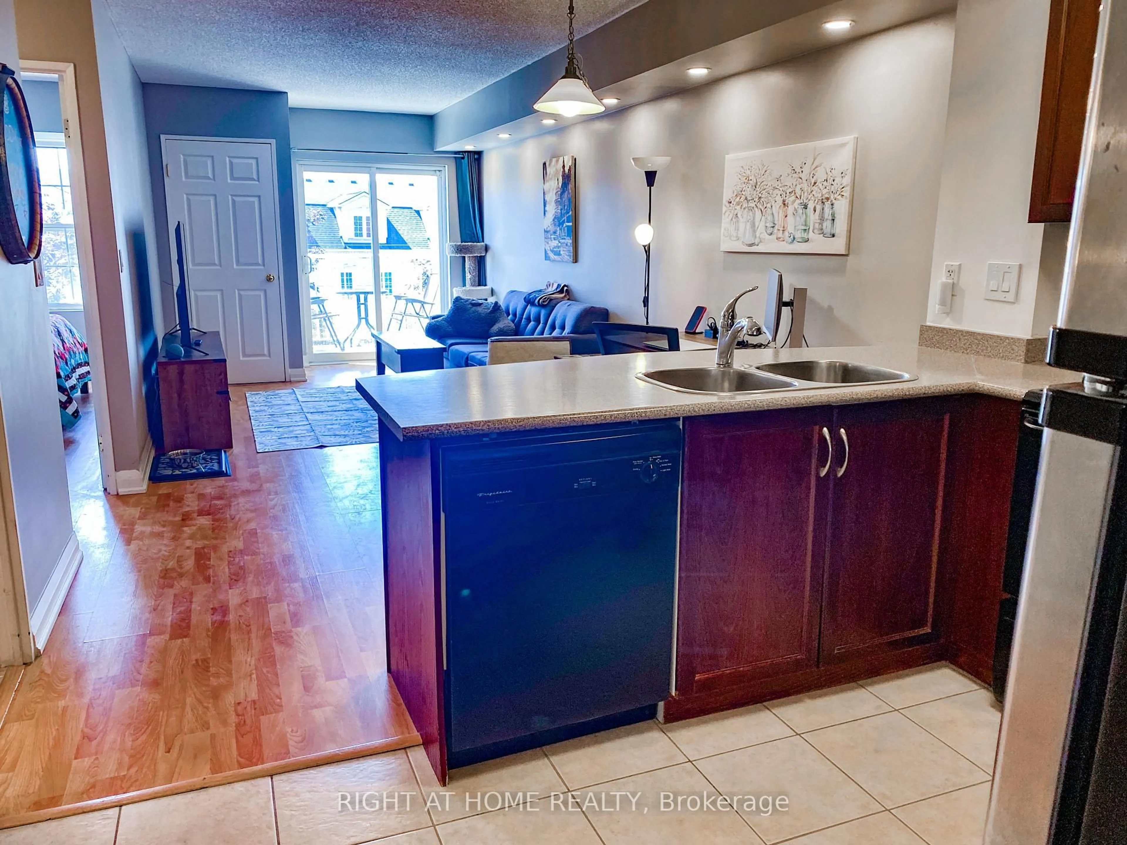 Open concept kitchen, unknown for 35 Hunt Ave #404, Richmond Hill Ontario L4C 4H1