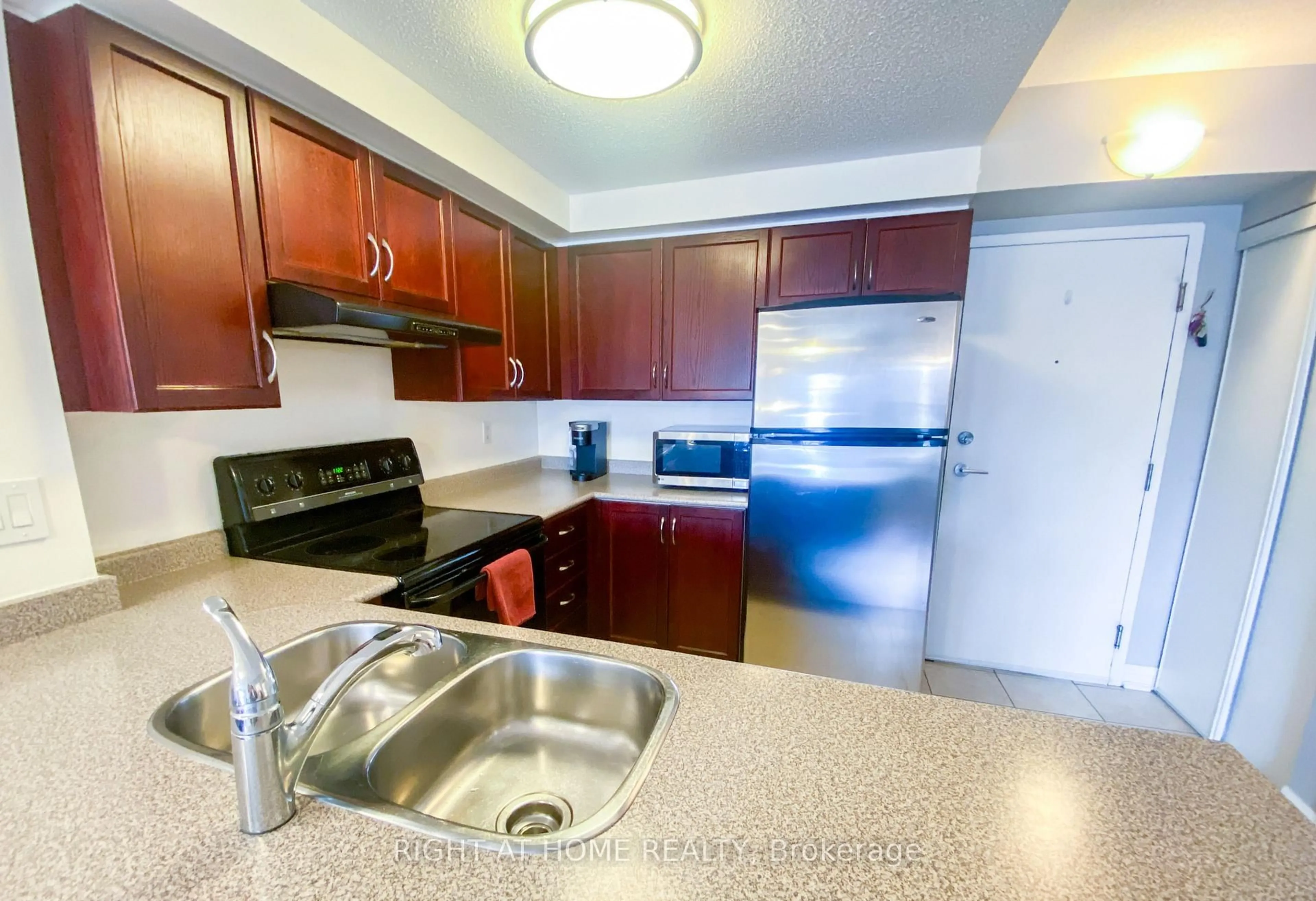 Standard kitchen, unknown for 35 Hunt Ave #404, Richmond Hill Ontario L4C 4H1