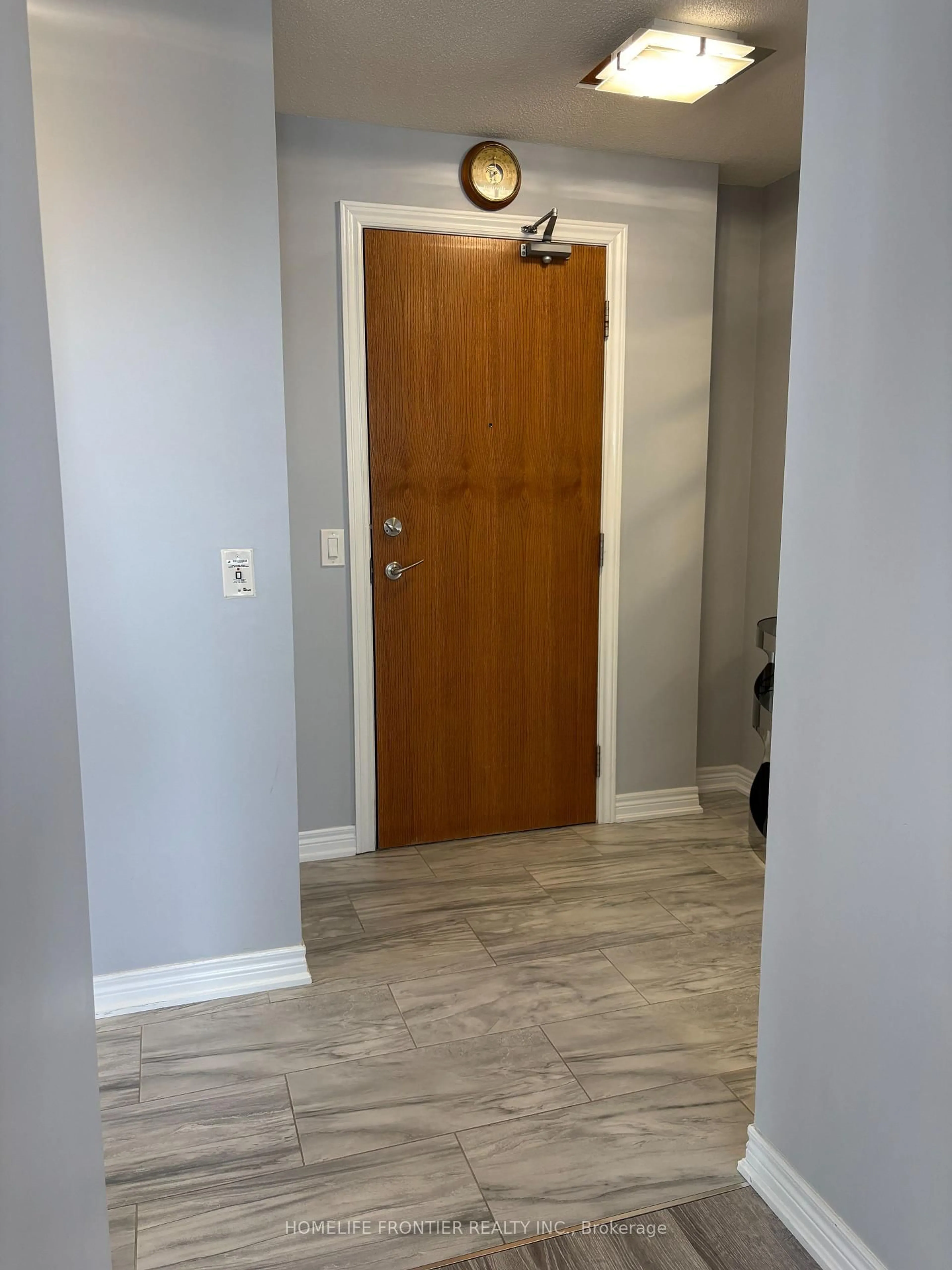 Indoor entryway for 50 Disera Dr #1105, Vaughan Ontario L4J 9E9