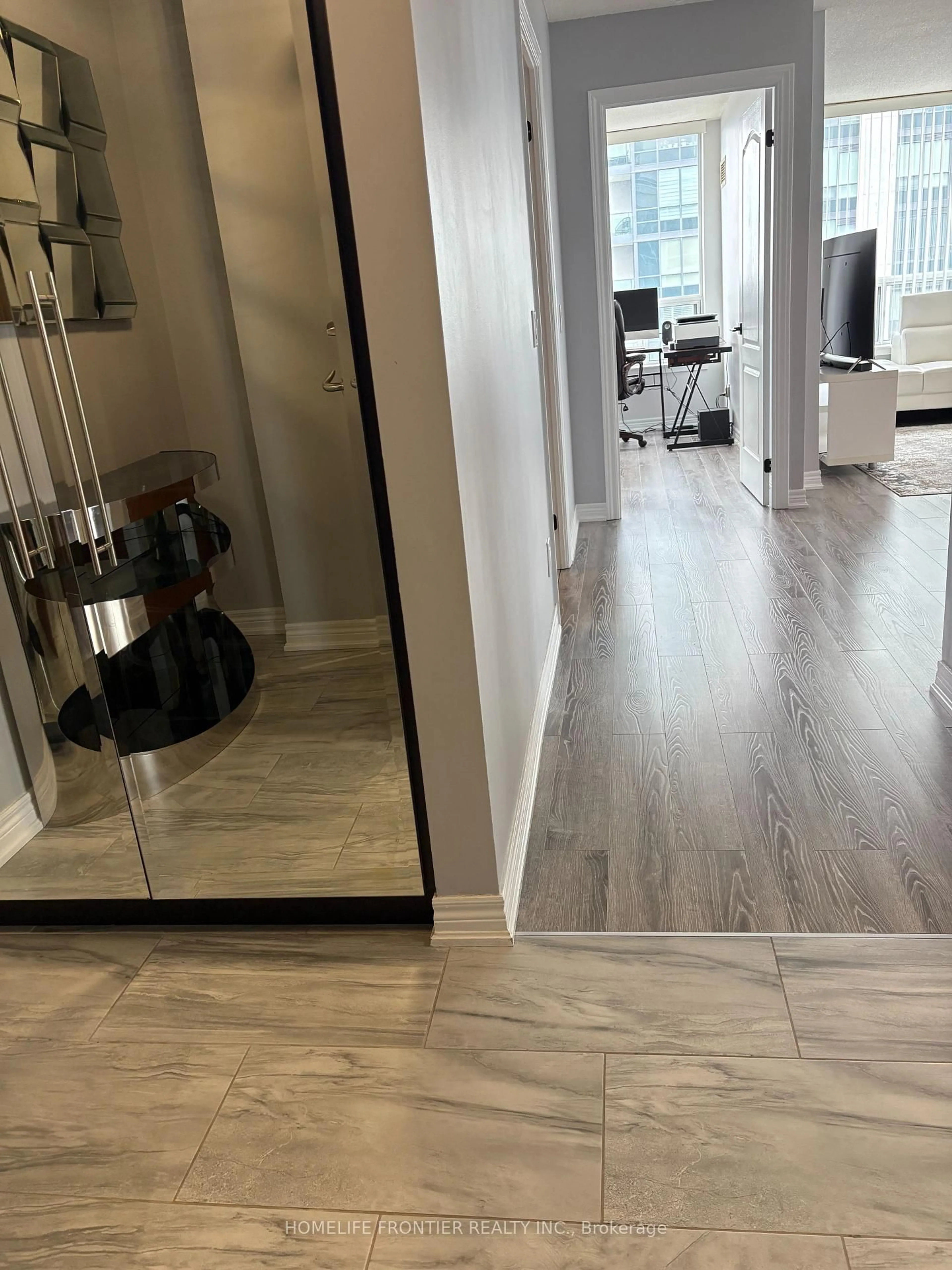 Indoor entryway for 50 Disera Dr #1105, Vaughan Ontario L4J 9E9