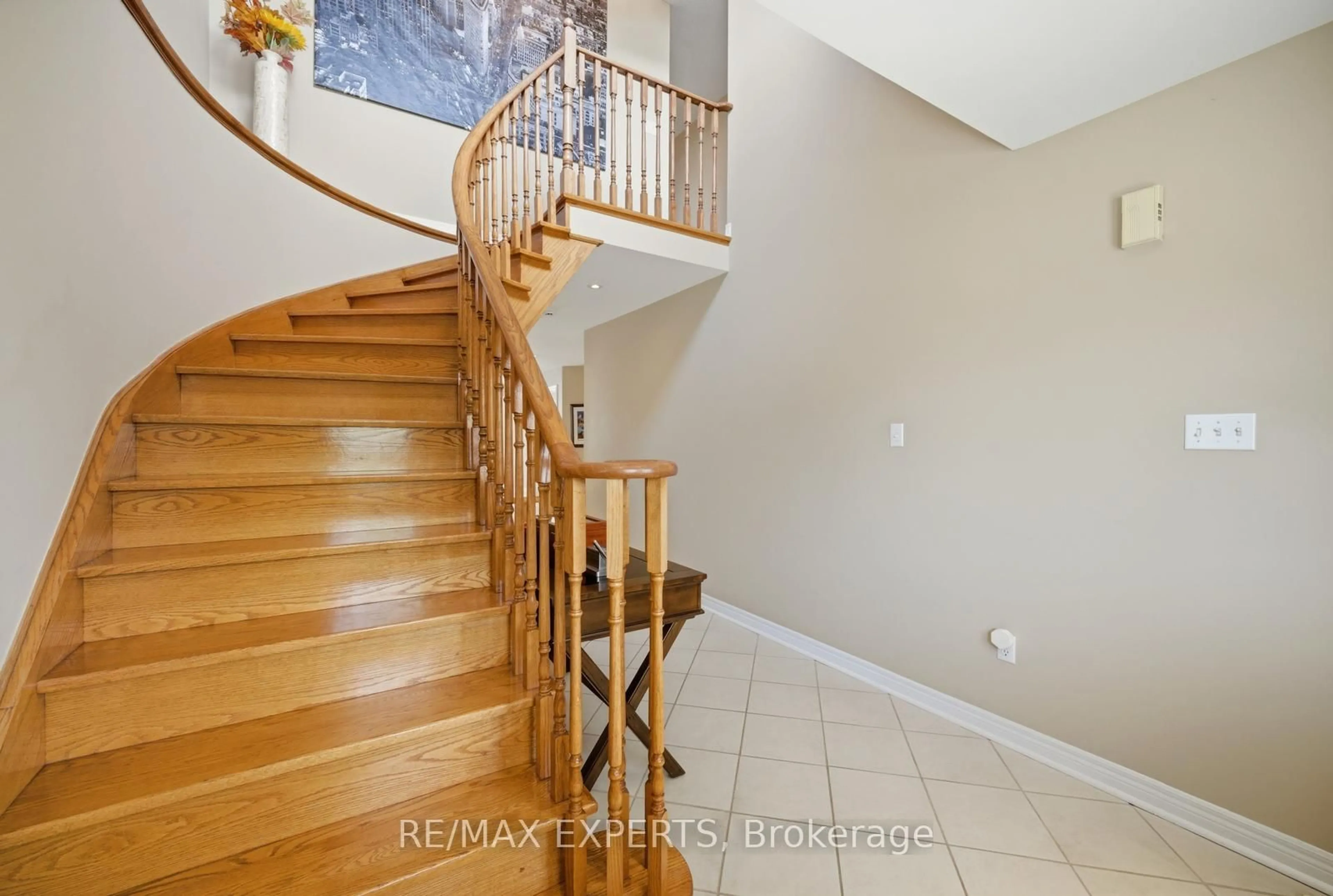 Unknown for 204 Montebello Ave, Vaughan Ontario L4H 1L9