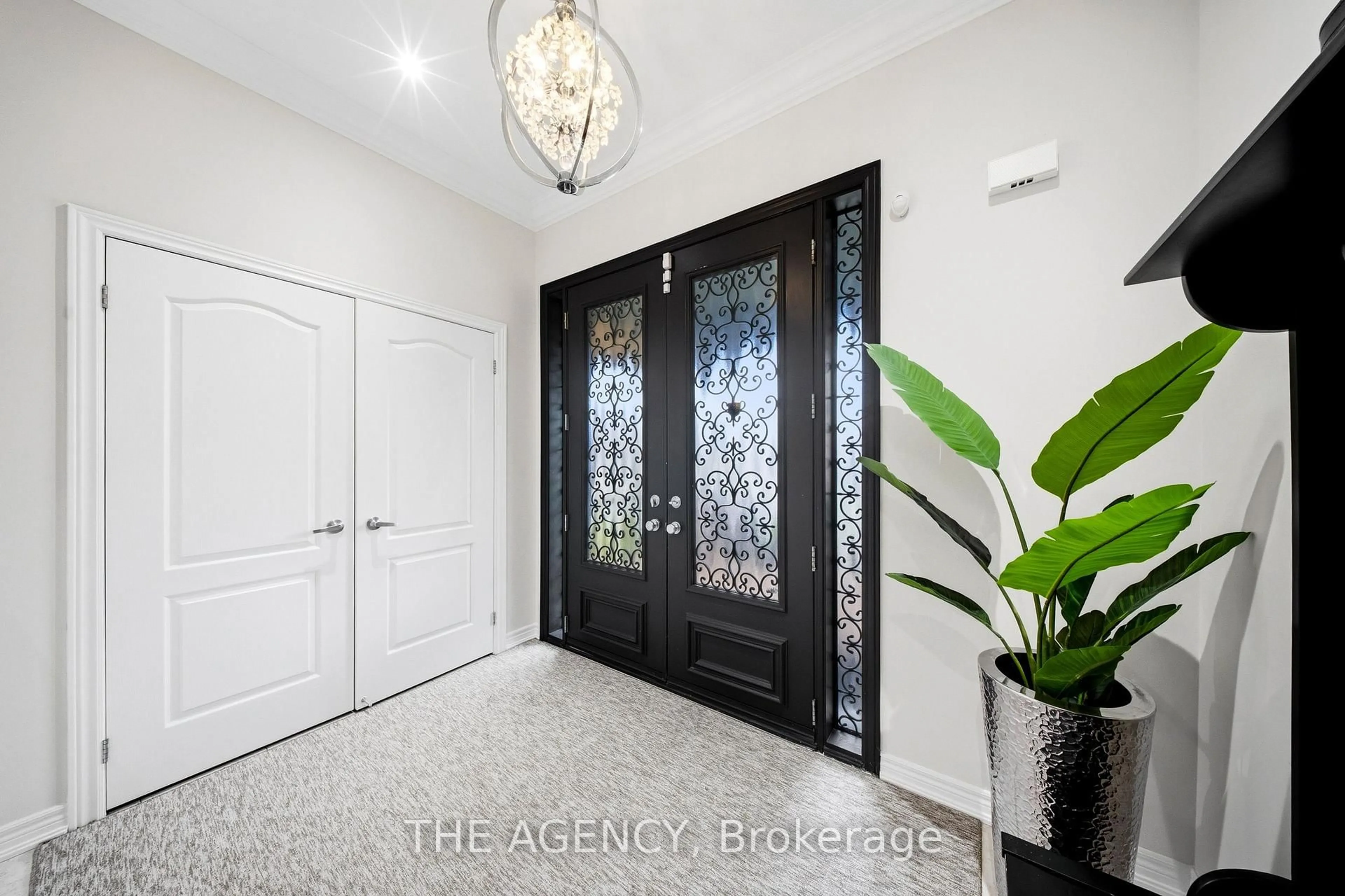 Indoor entryway for 36 Zoran Lane, Vaughan Ontario L6A 4G1