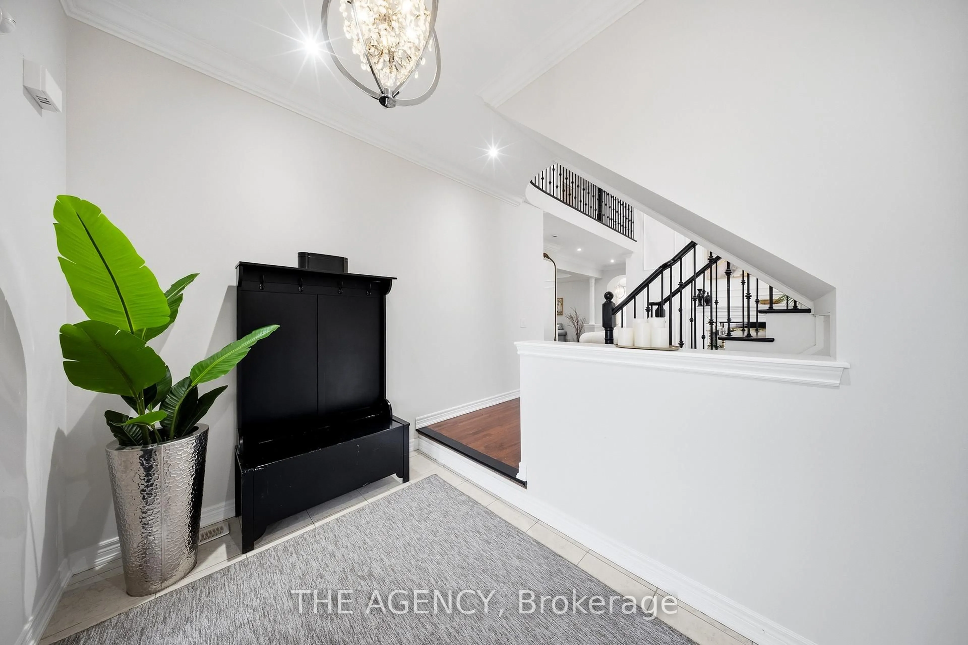 Indoor entryway for 36 Zoran Lane, Vaughan Ontario L6A 4G1