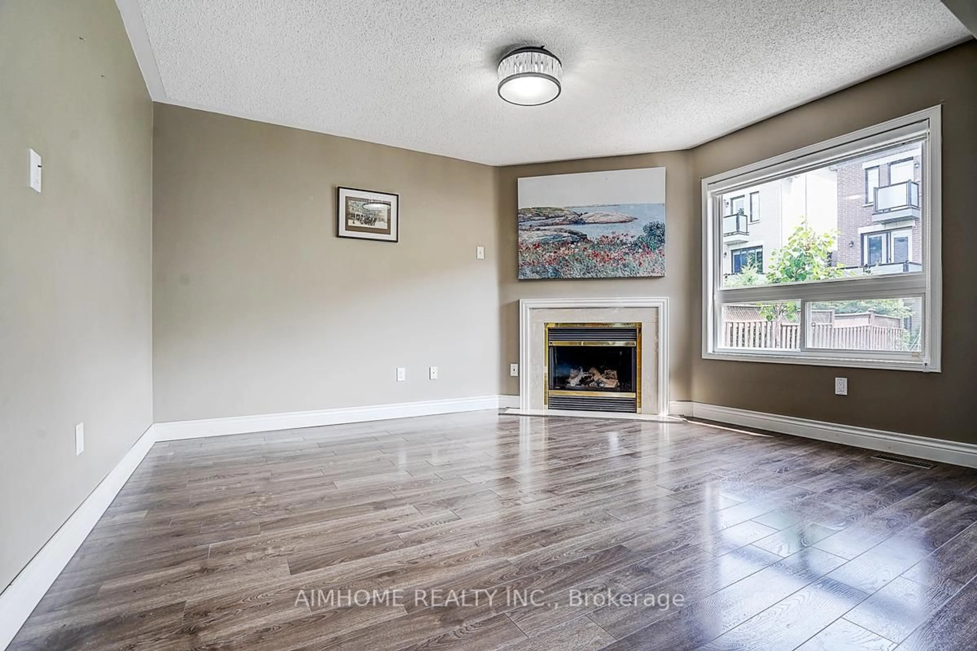 Living room with furniture, unknown for 969 Oaktree Cres, Newmarket Ontario L3X 2Z2