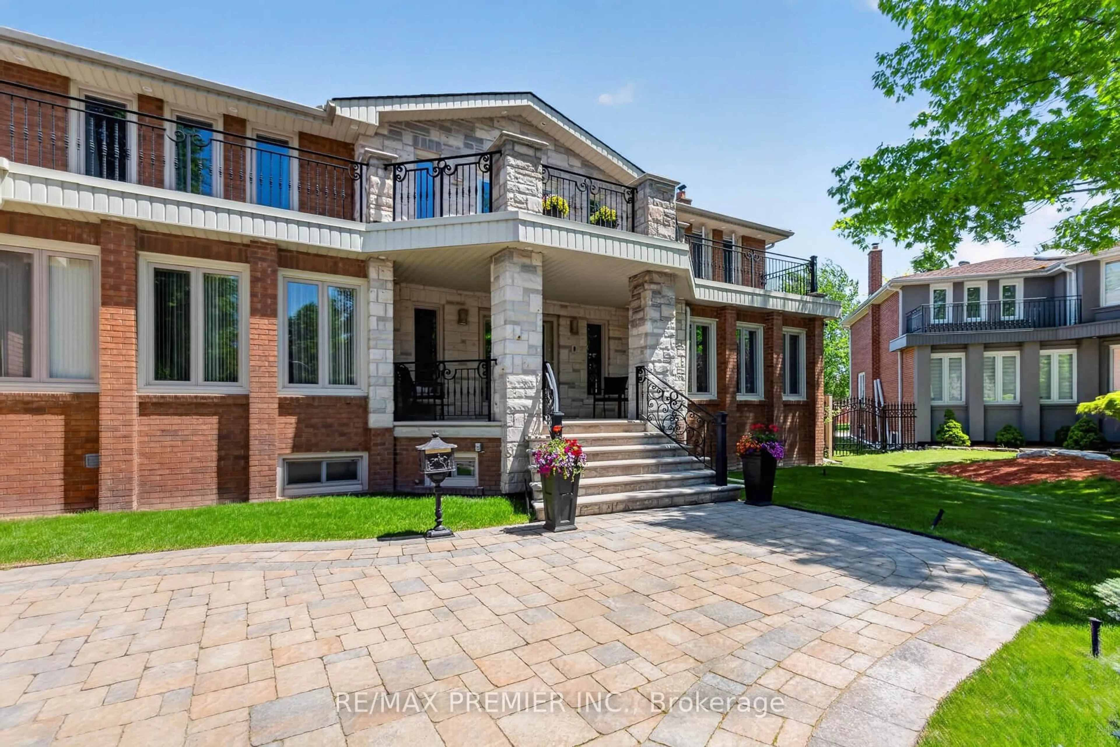 Home with brick exterior material, street for 35 Lorengate Pl, Vaughan Ontario L4L 2Y4