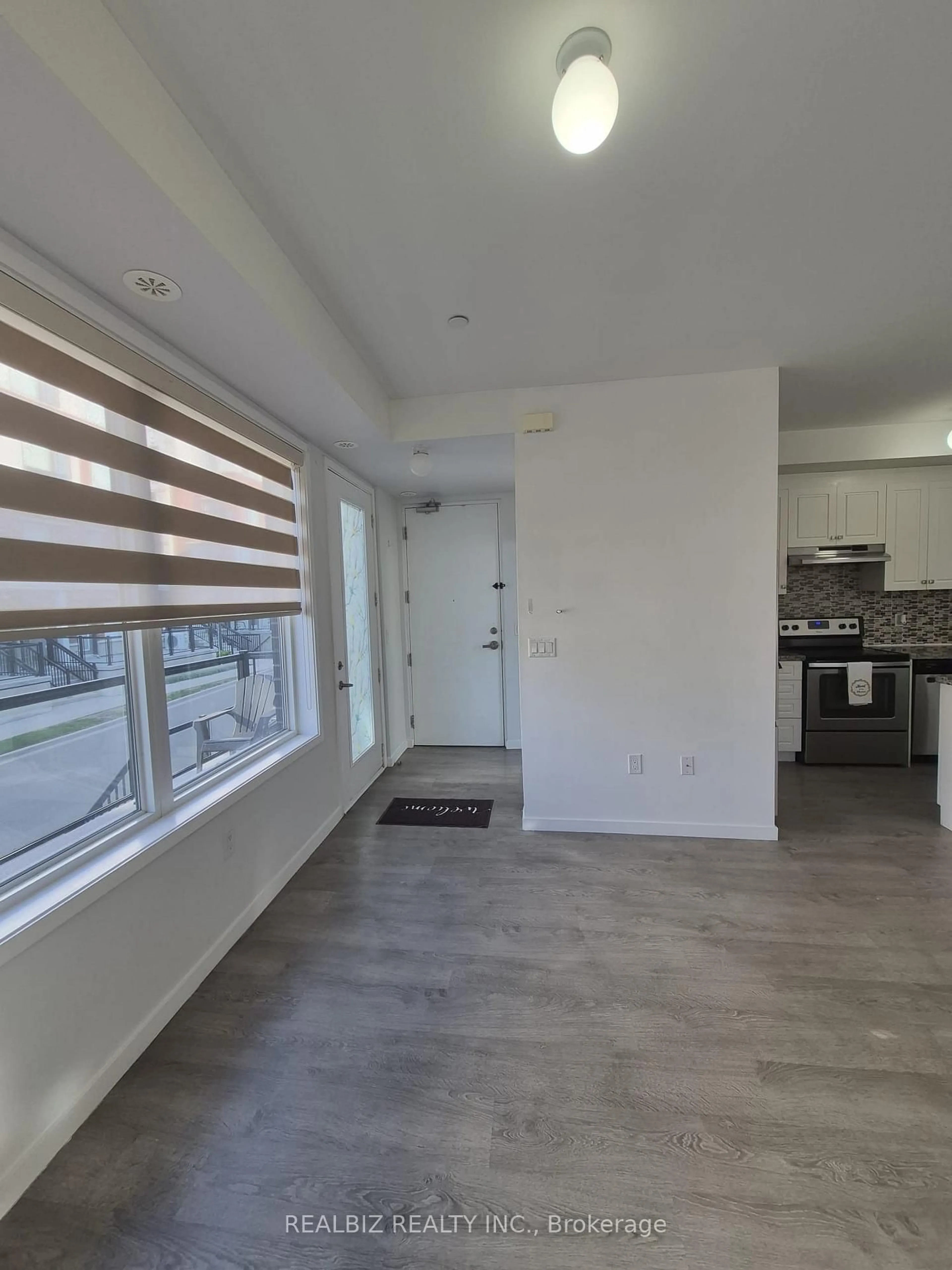 A pic of a room for 400 Alex Gardner Circ #77, Aurora Ontario L4G 3G5