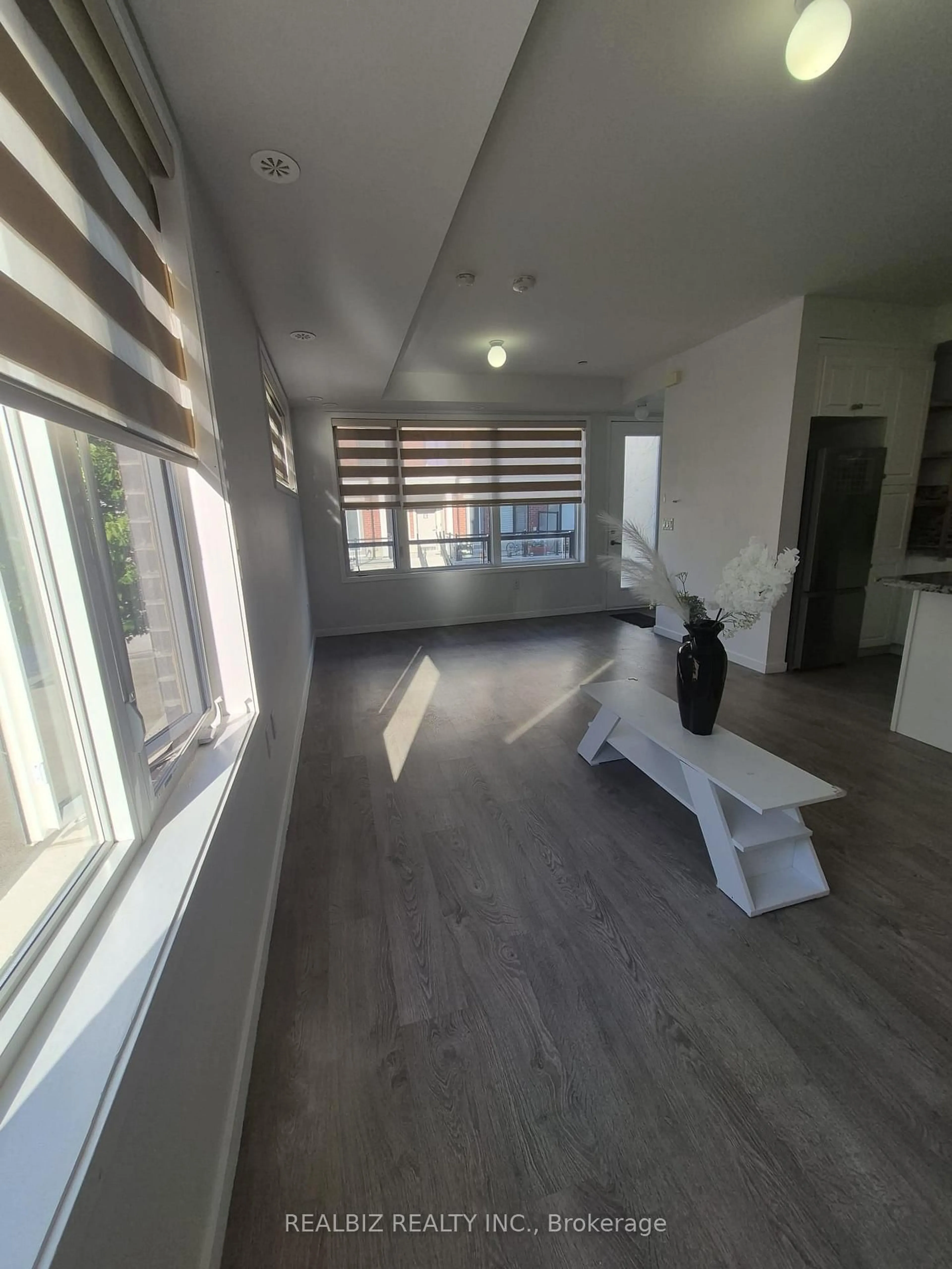 A pic of a room for 400 Alex Gardner Circ #77, Aurora Ontario L4G 3G5