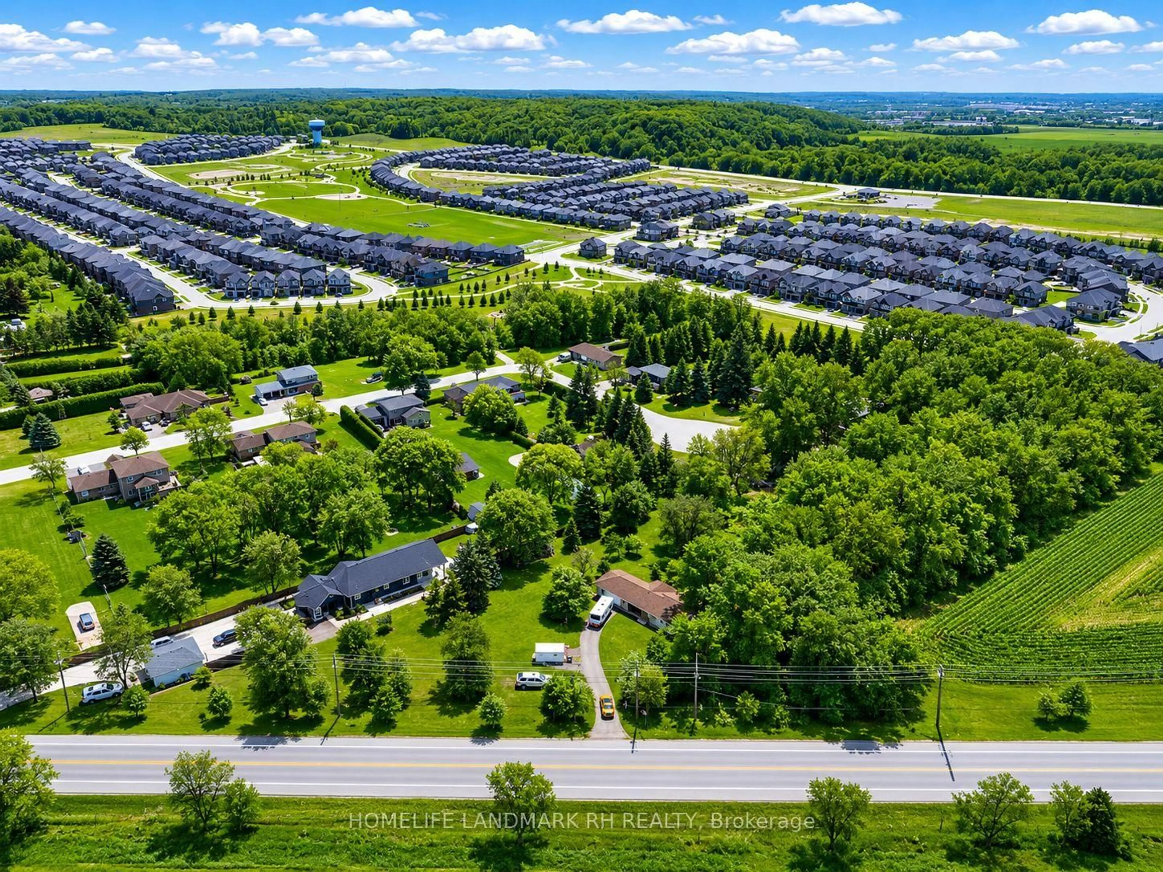 A pic from outside/outdoor area/front of a property/back of a property/a pic from drone, street for 19452 Holland Landing Rd, East Gwillimbury Ontario L9N 1M8