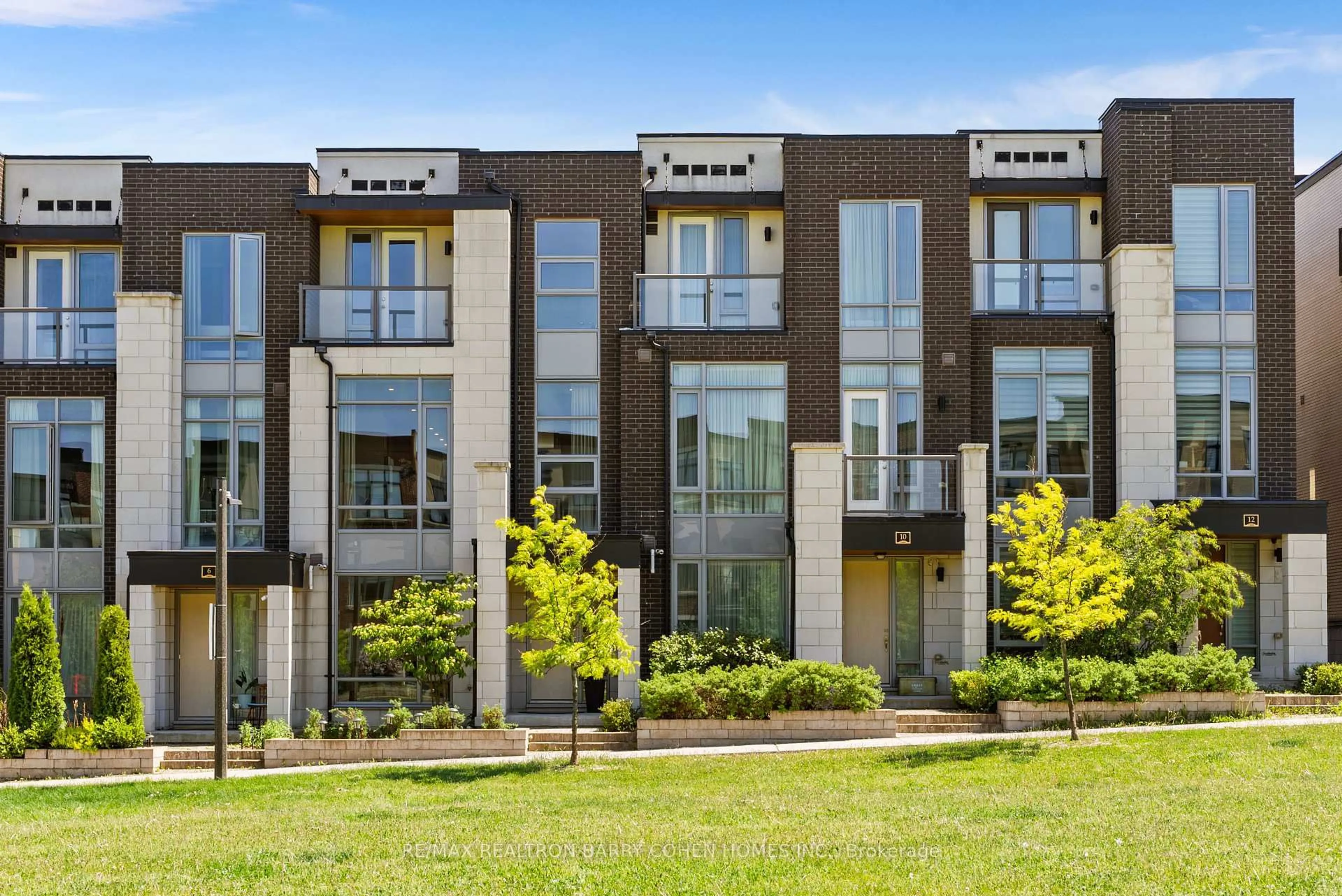 Home with brick exterior material, building for 8 Heriot Pl, Vaughan Ontario L6A 4Z6
