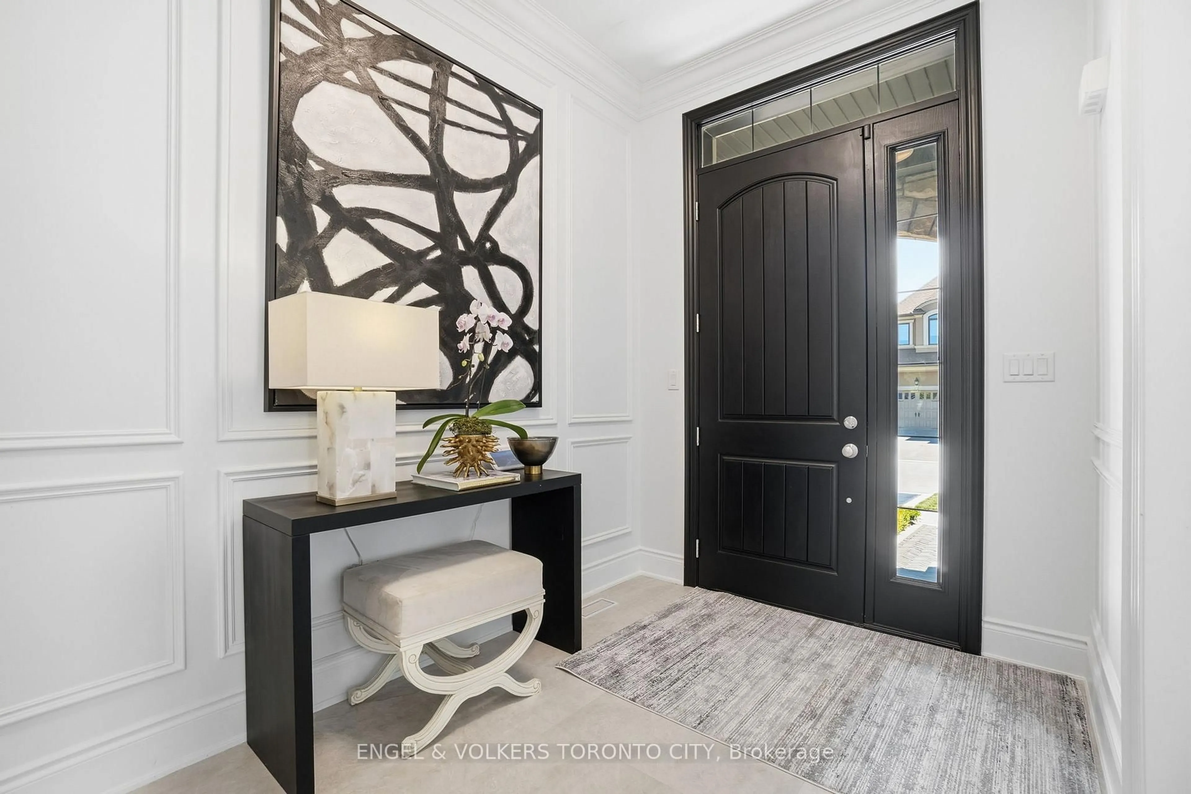 Indoor entryway for 12 Cairns Gate, King Ontario L7B 0P5