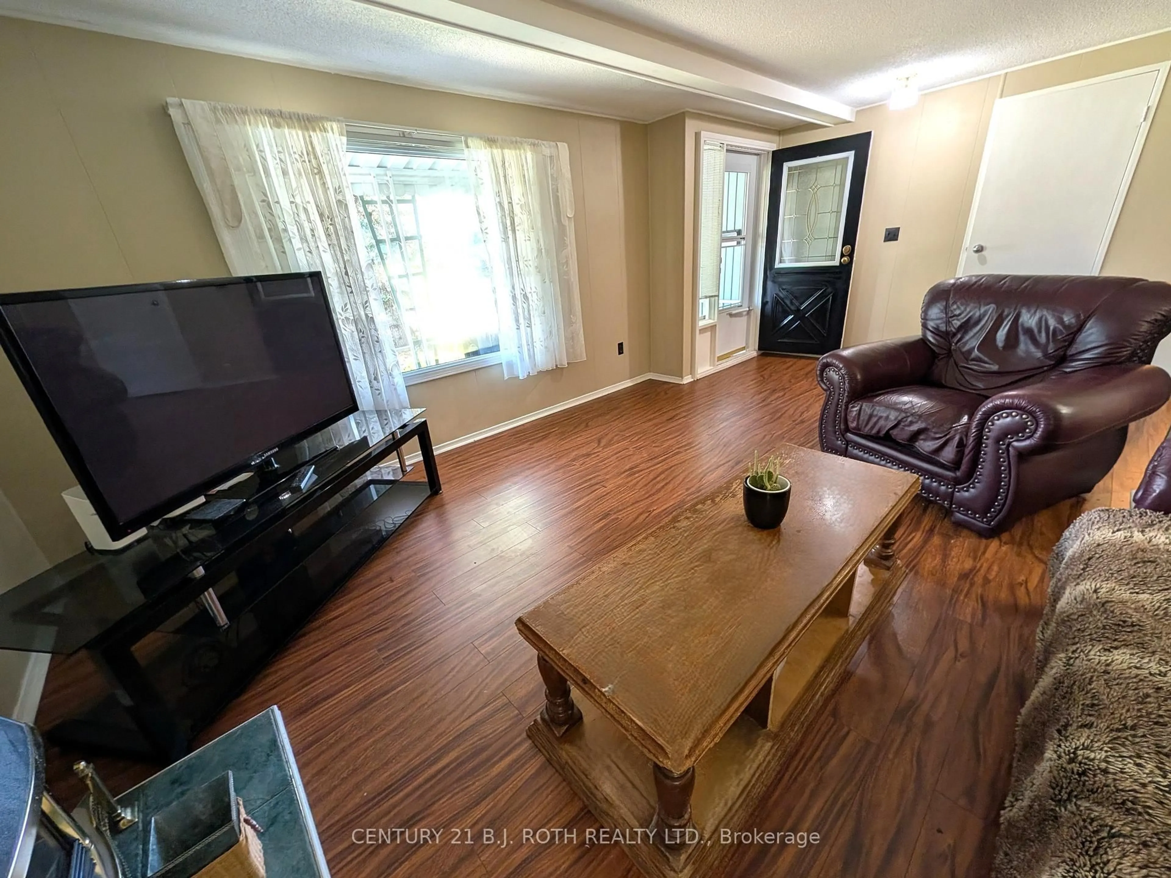 Living room with furniture, wood/laminate floor for 66 Linden Lane, Innisfil Ontario L9S 1P2