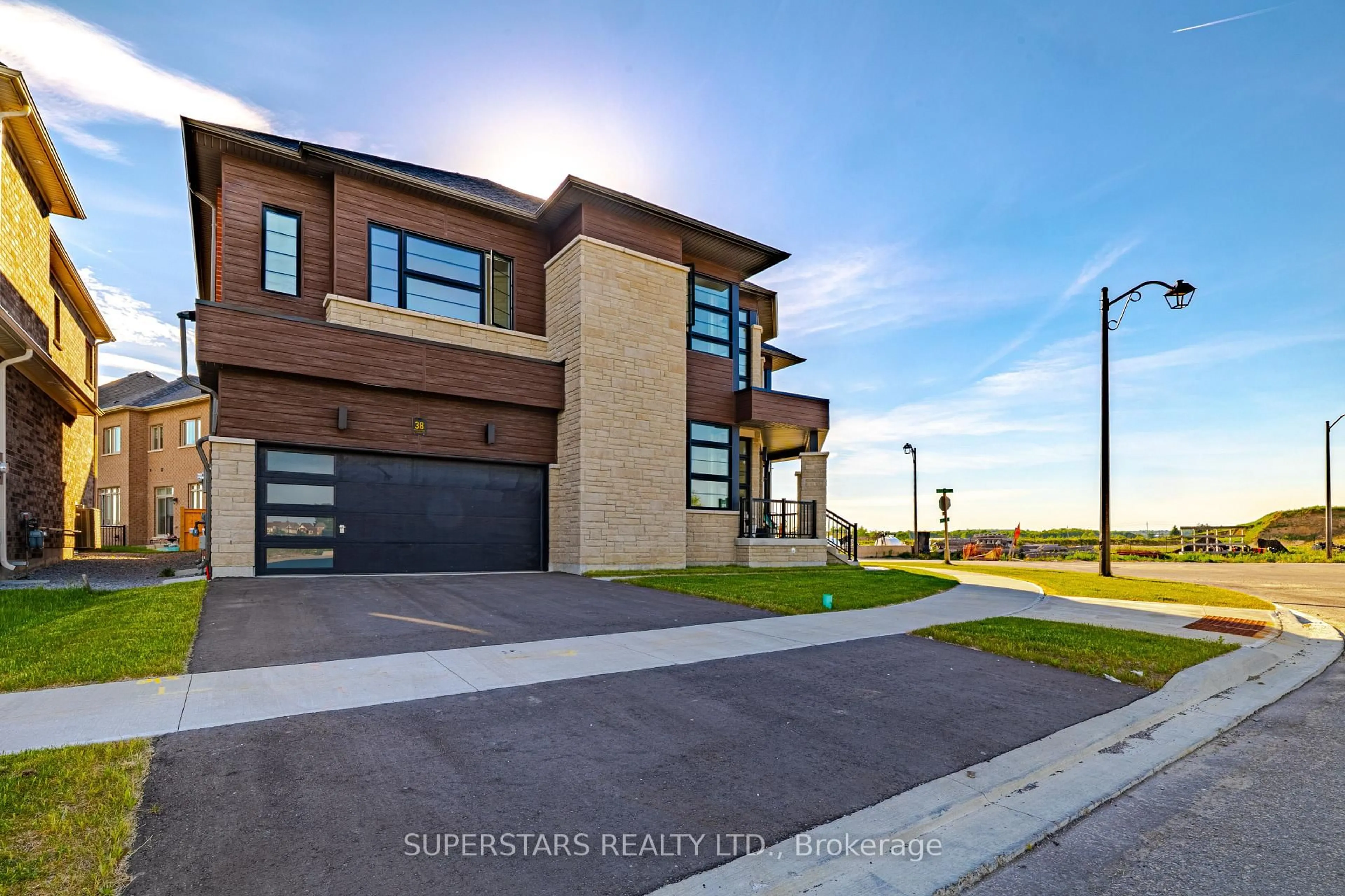Home with brick exterior material, street for 38 Chasmer Crt, Whitchurch-Stouffville Ontario L4A 5G3