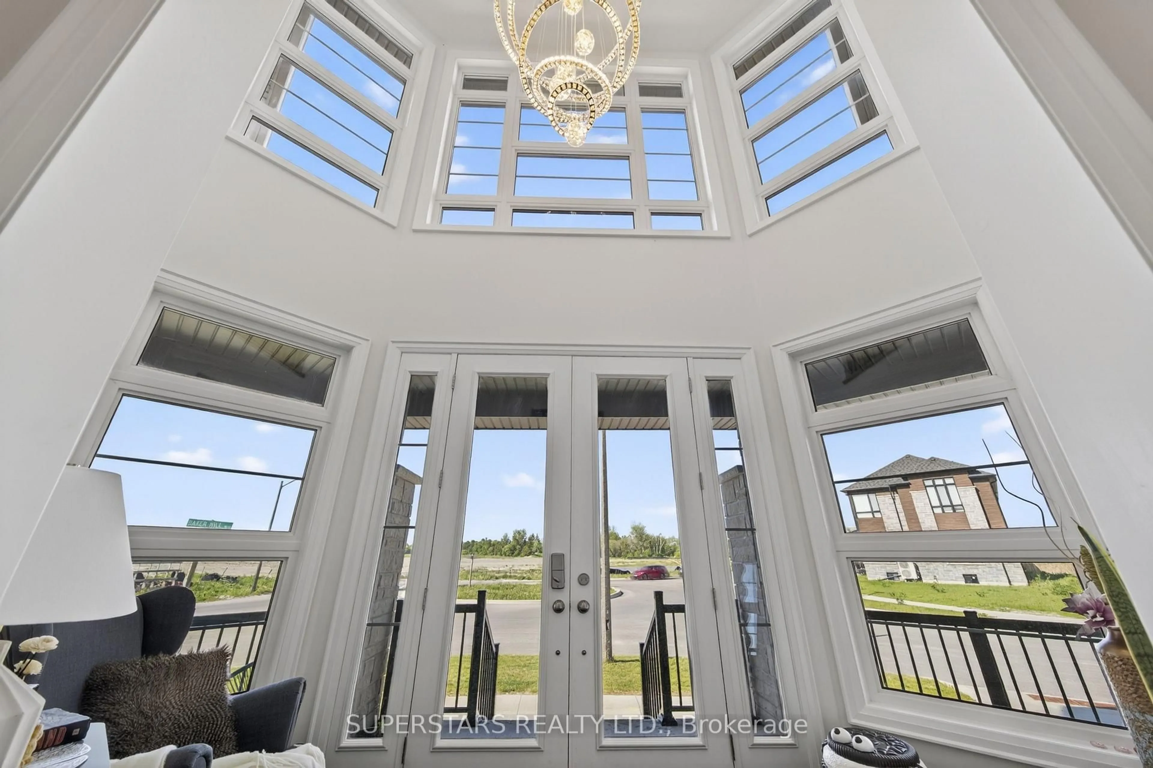 Indoor foyer for 38 Chasmer Crt, Whitchurch-Stouffville Ontario L4A 5G3
