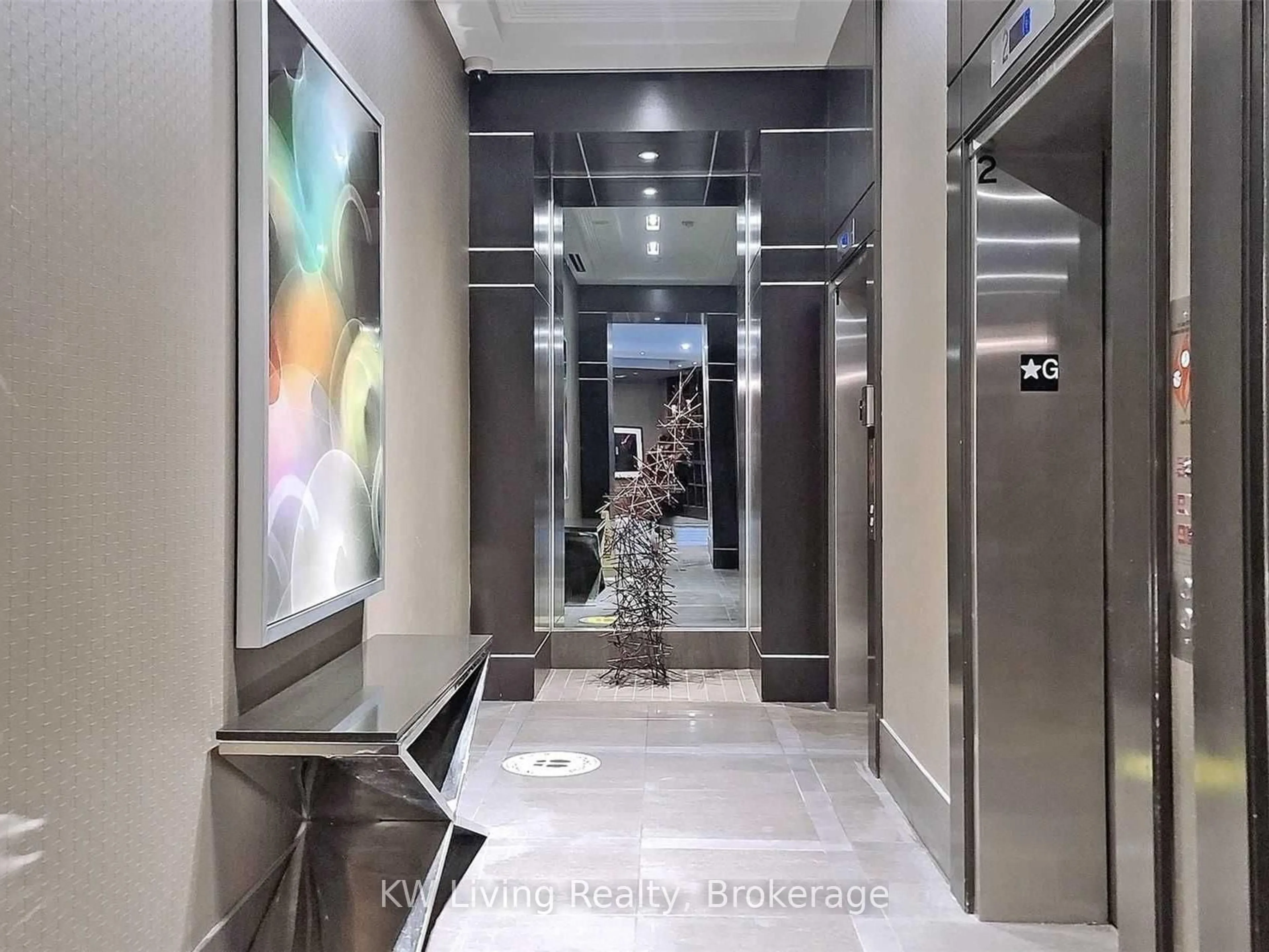 Indoor foyer for 8110 Birchmount Ave #714, Markham Ontario L6G 0E3