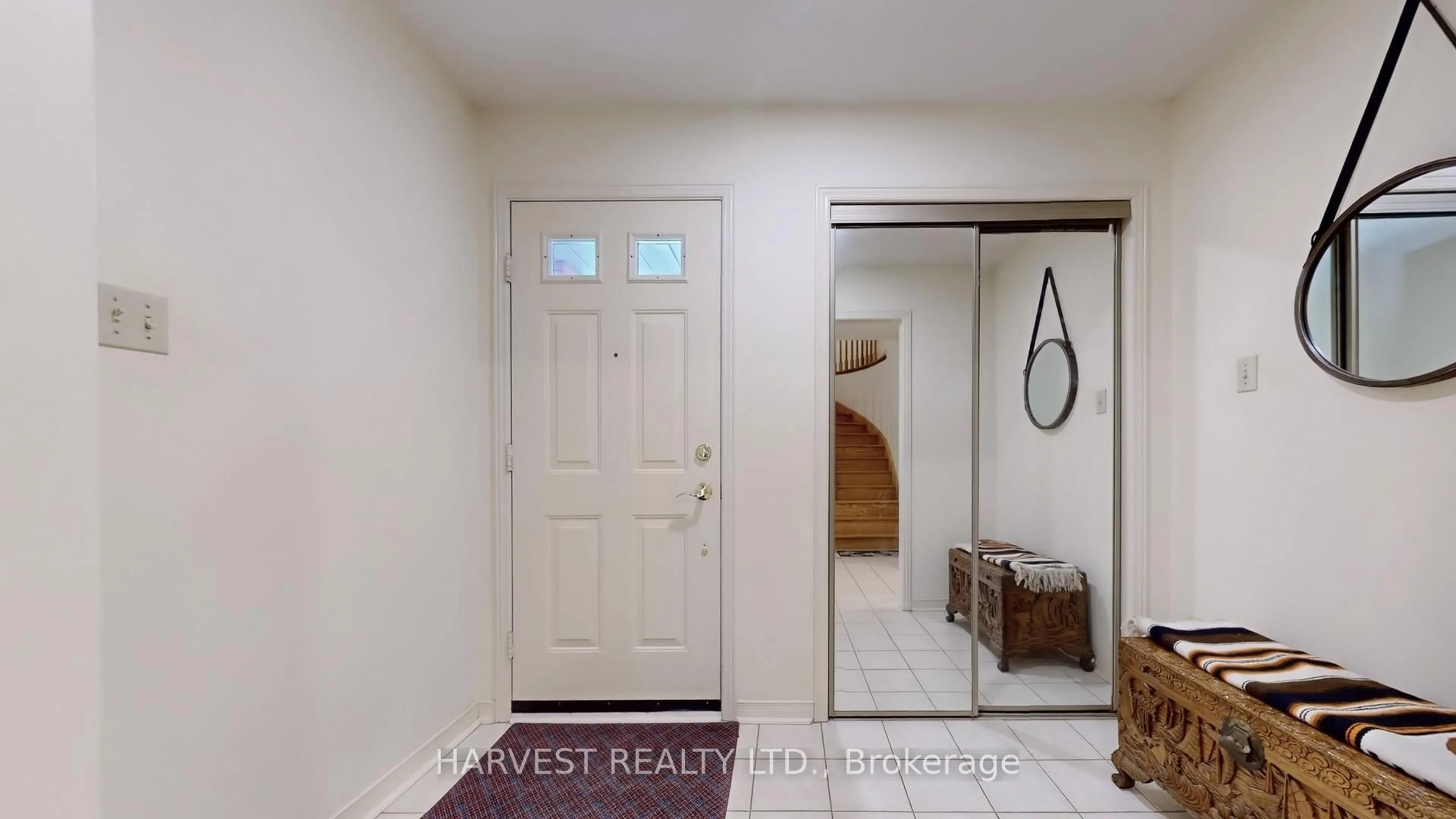 Indoor entryway for 57 Summitcrest Dr, Richmond Hill Ontario L4S 1A7