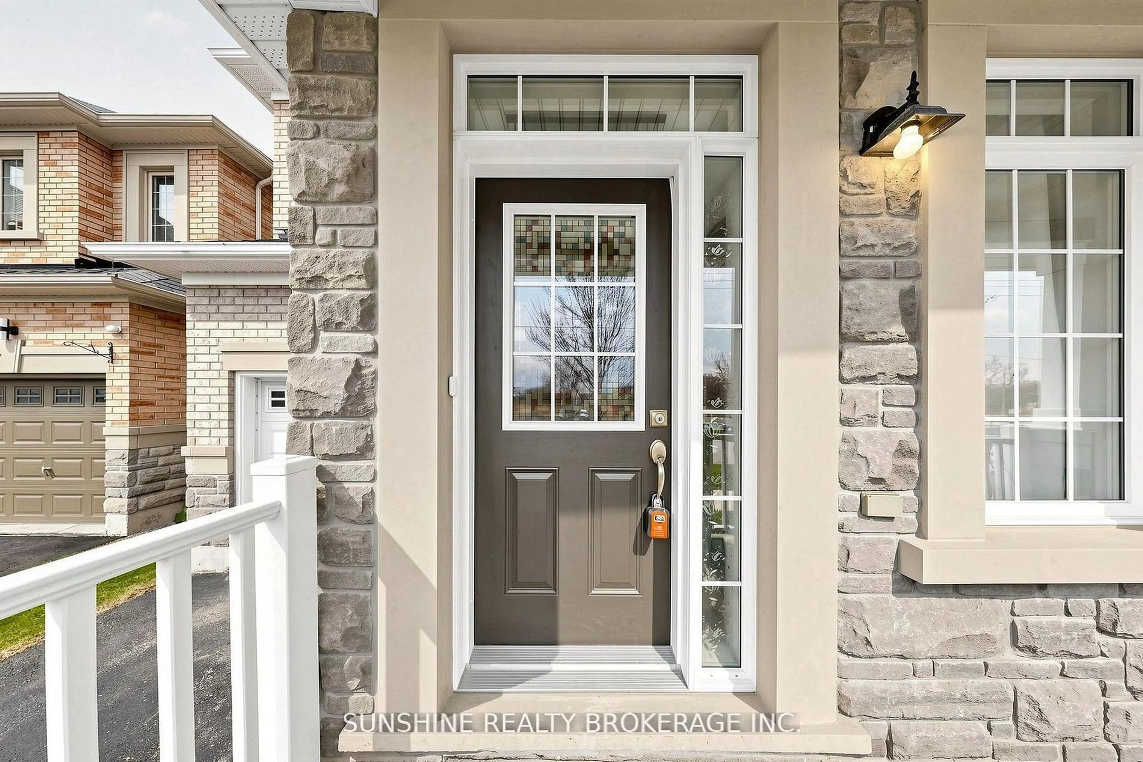 Indoor entryway for 39 Wozniak Cres, Markham Ontario L6E 0L4
