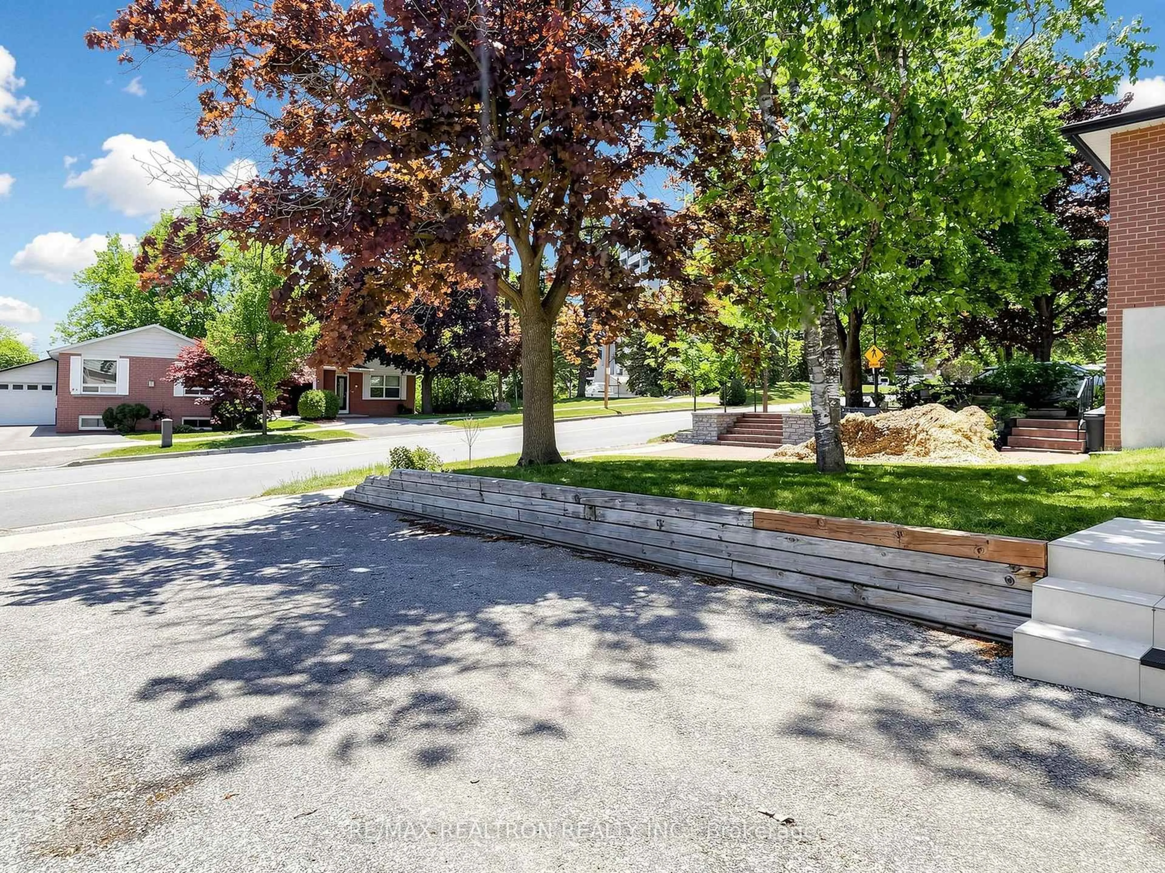 Patio, street for 57 William Roe Blvd, Newmarket Ontario L3Y 5E9